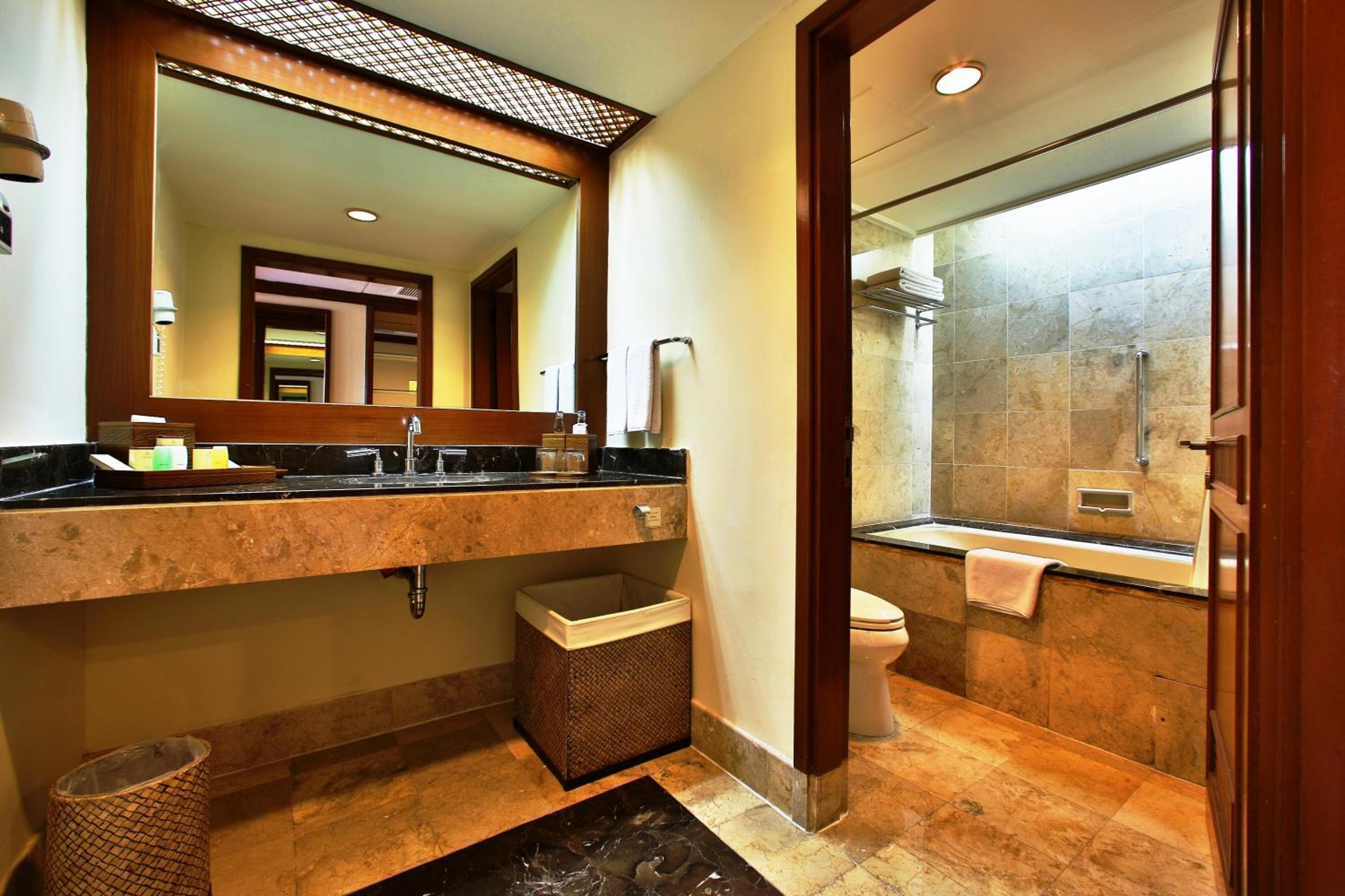 Classic Family Room - Photo 2