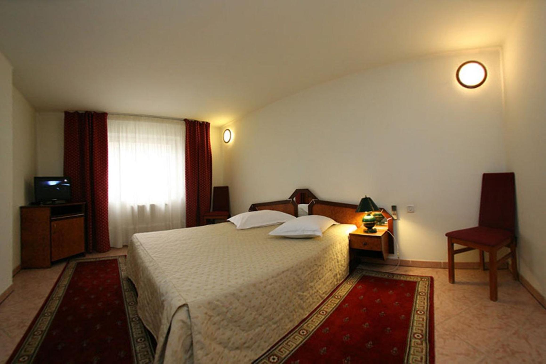 Double Room - Photo 5