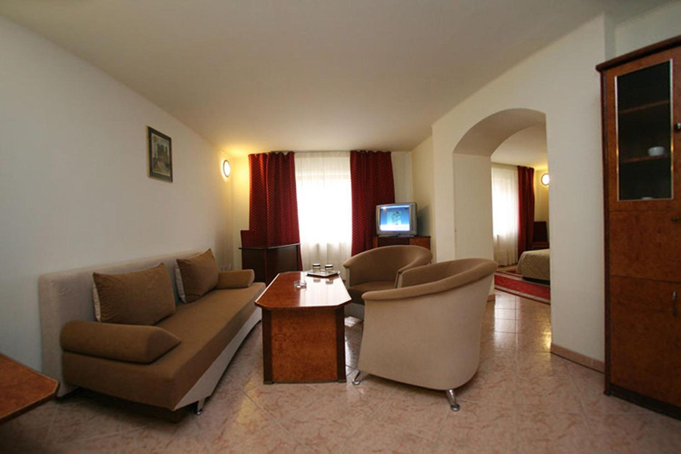 Suite - Photo 10