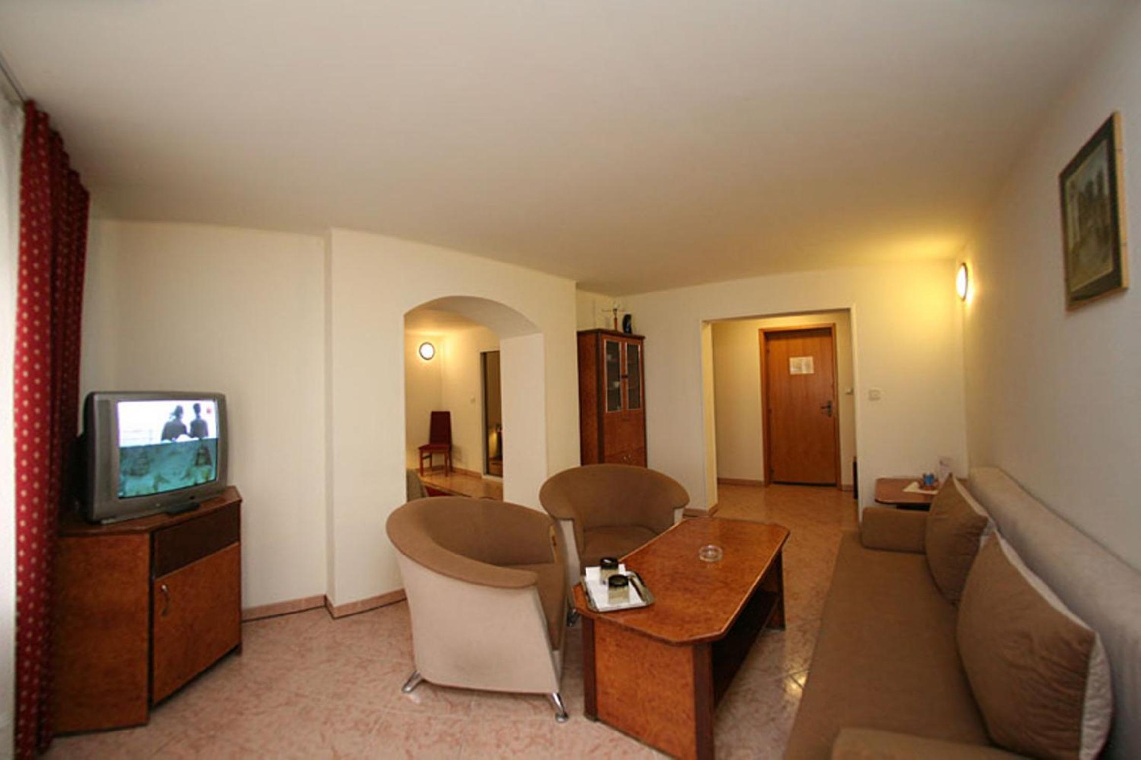 Suite - Photo 8
