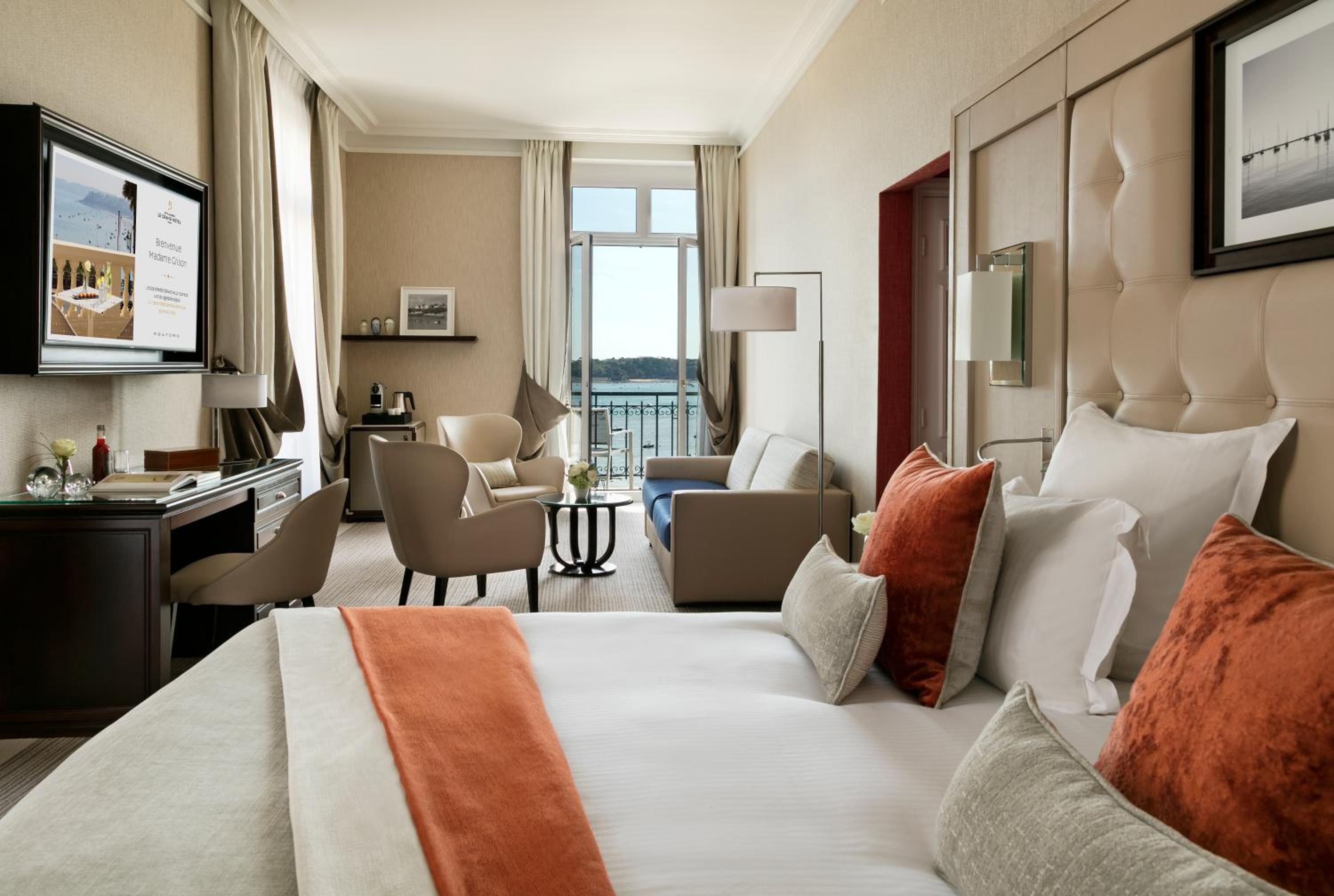 Junior Suite with Sea View - Photo 1