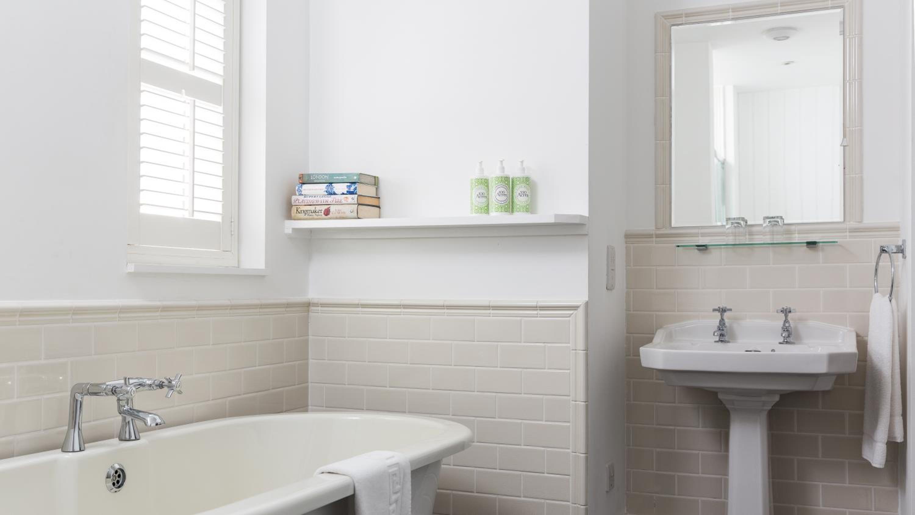 Double Room with  Bath  and Shower photo 2