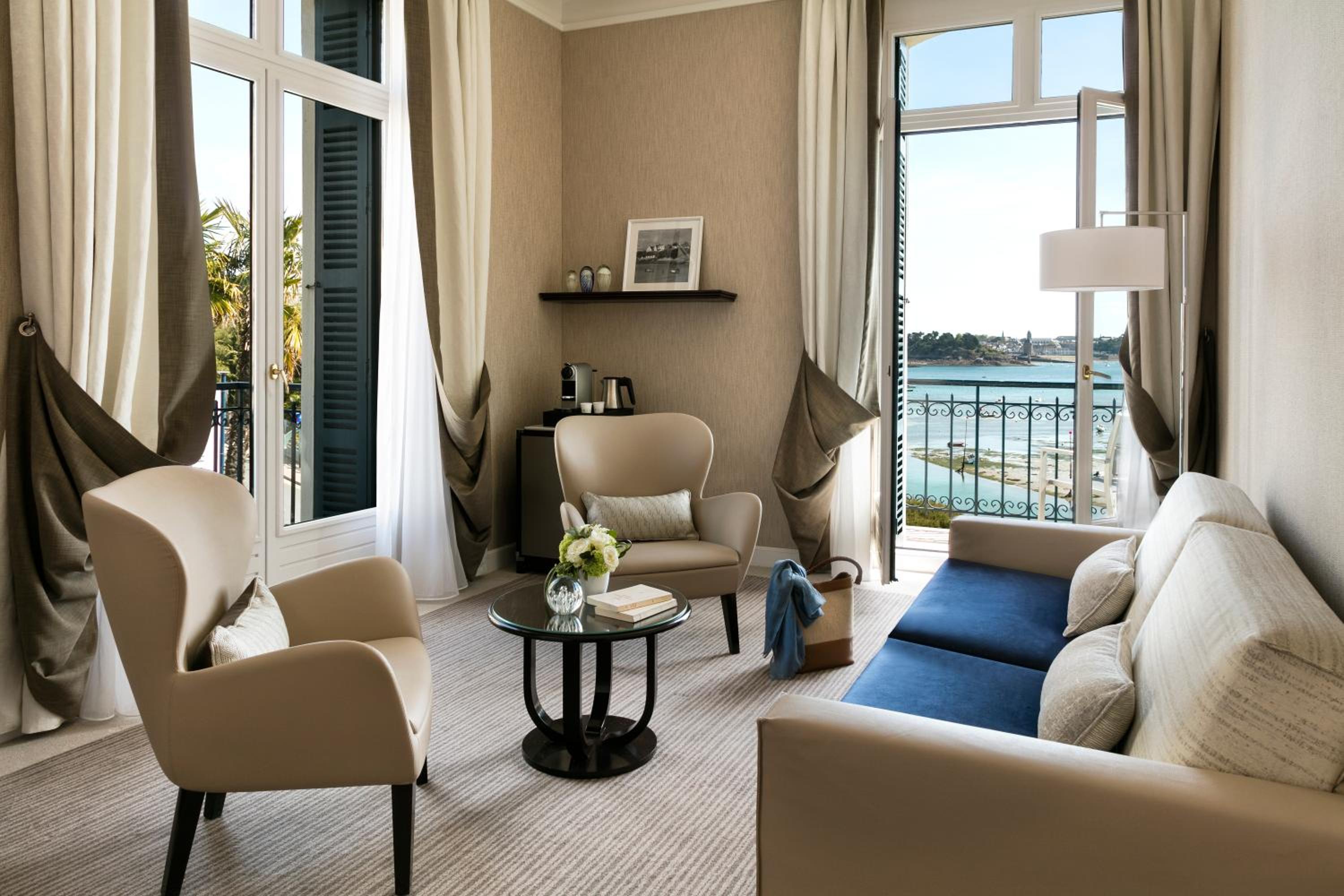 Junior Suite with Sea View - Photo 2