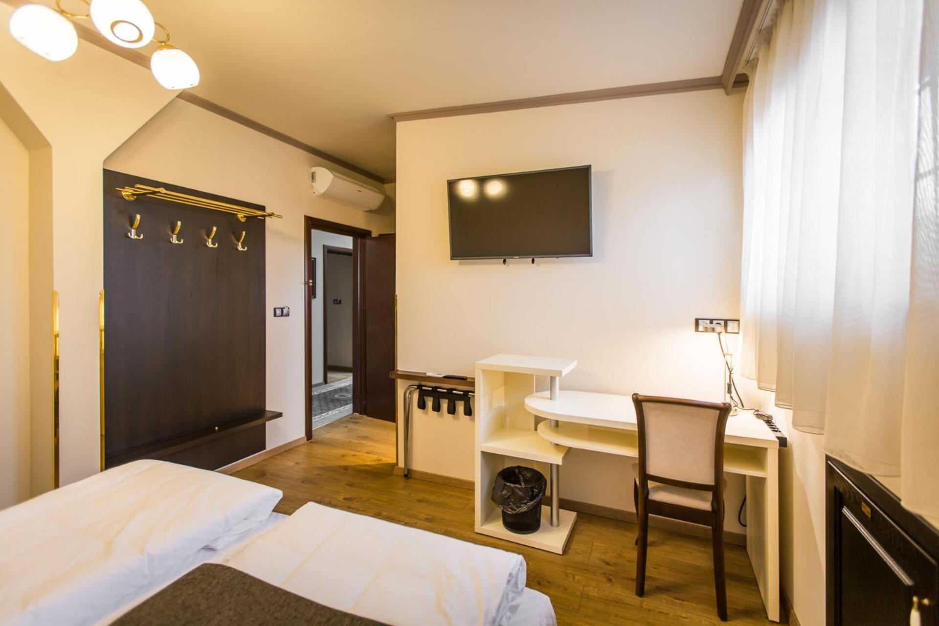 Double Room - Photo 1