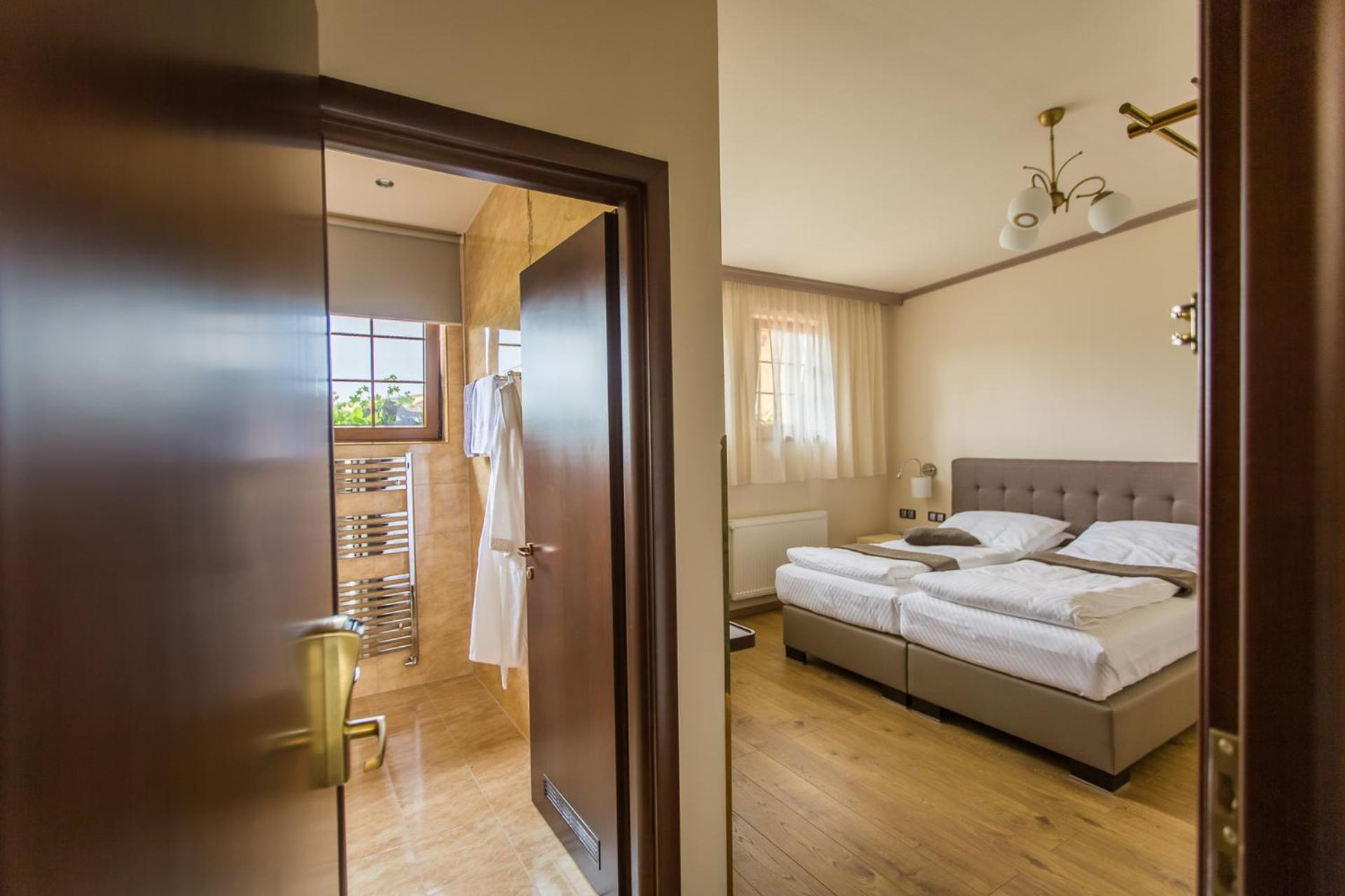 Double Room - Photo 9