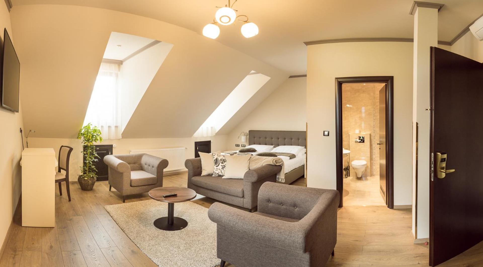 Deluxe Double or Twin Room - Photo 7