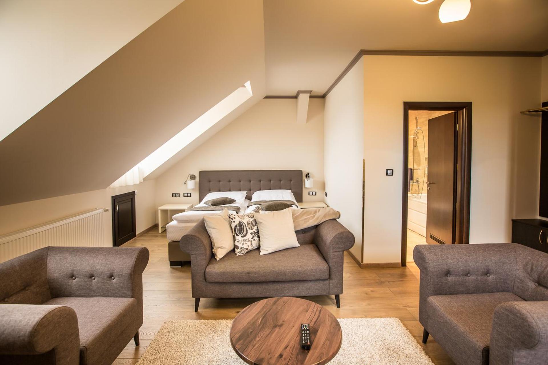 Deluxe Double or Twin Room - Photo 10
