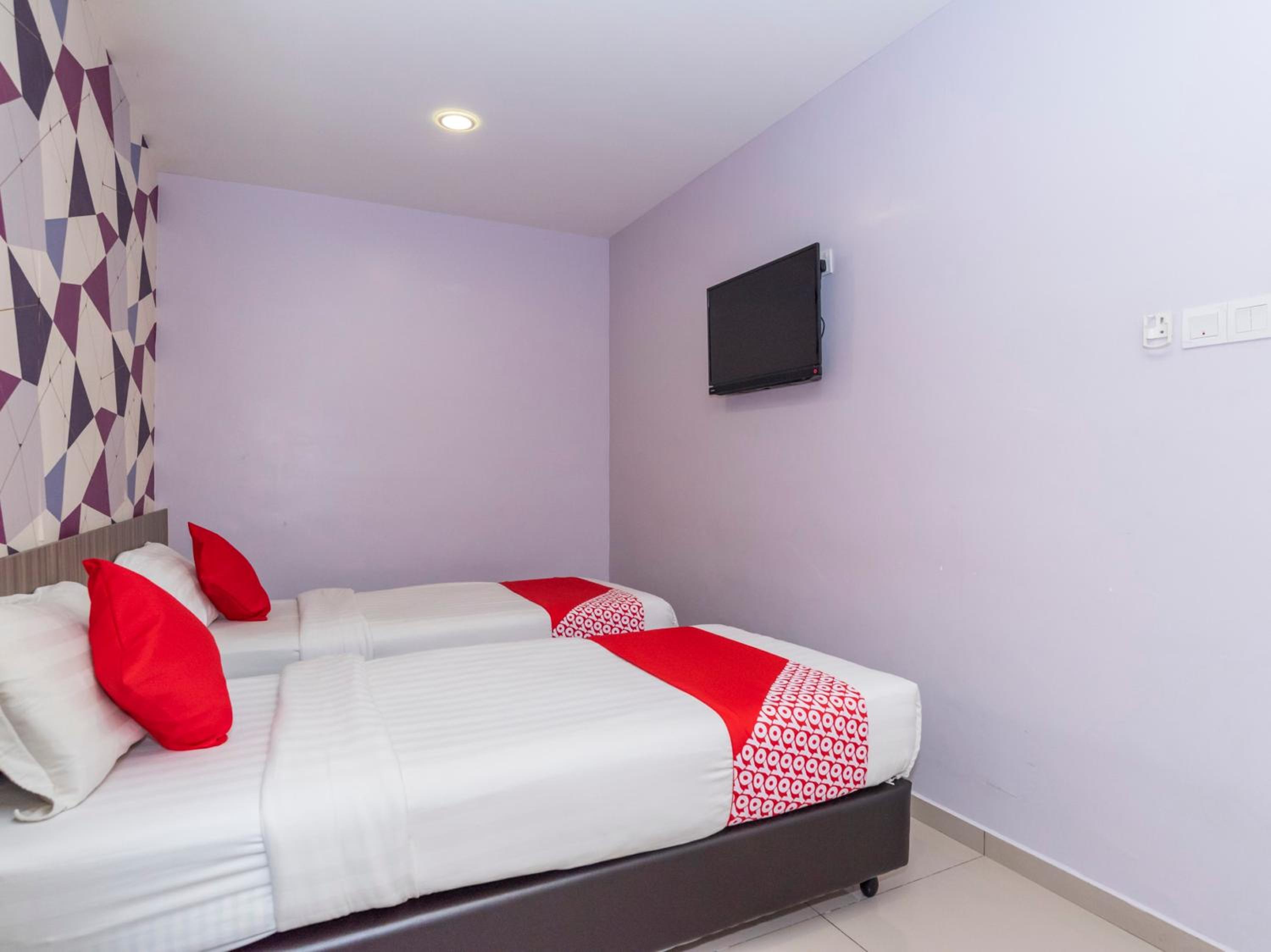 Standard Twin Room - Photo 3