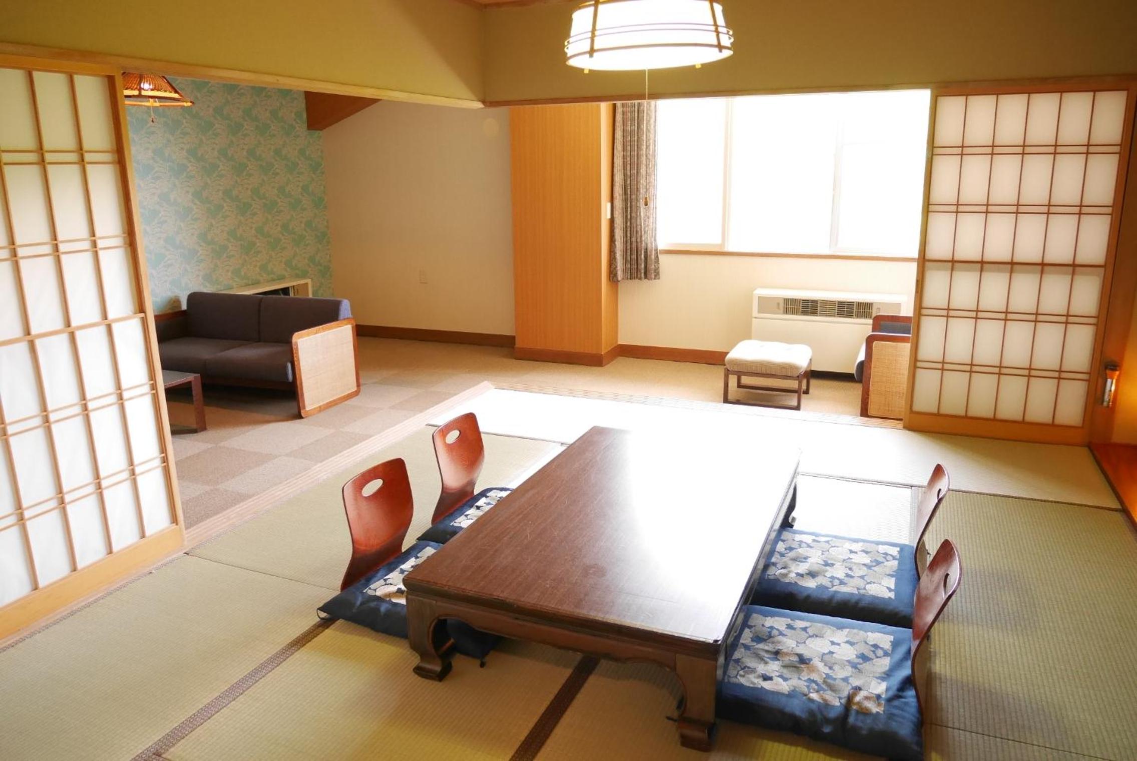 Mountain View Japanese-Style Studio Room with Full-size Kitchen and Lounge - Photo 11