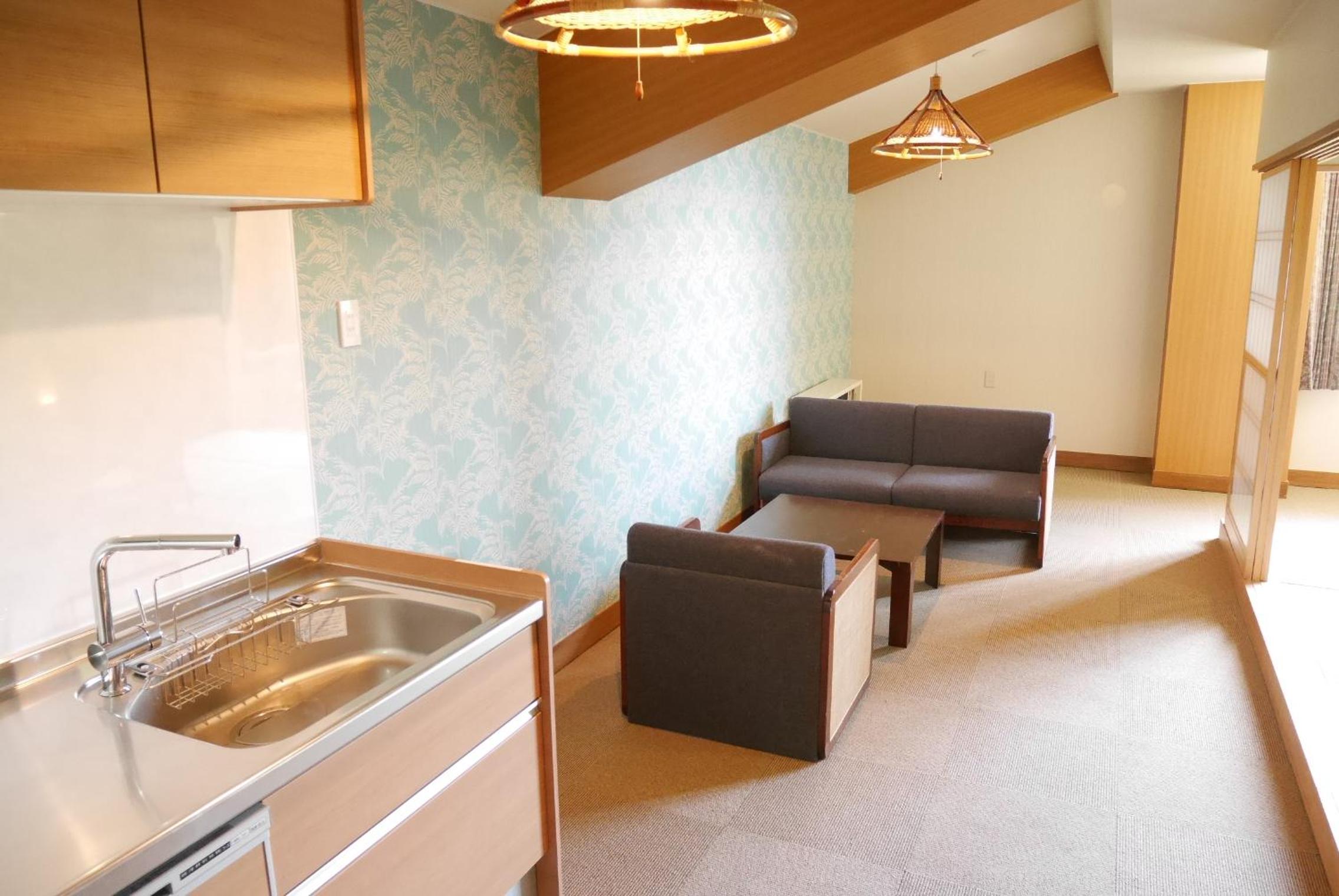 Mountain View Japanese-Style Studio Room with Full-size Kitchen and Lounge - Photo 4