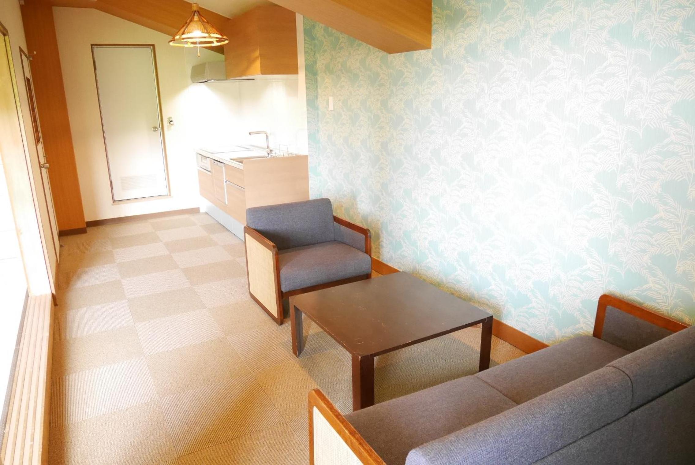Mountain View Japanese-Style Studio Room with Full-size Kitchen and Lounge - Photo 5