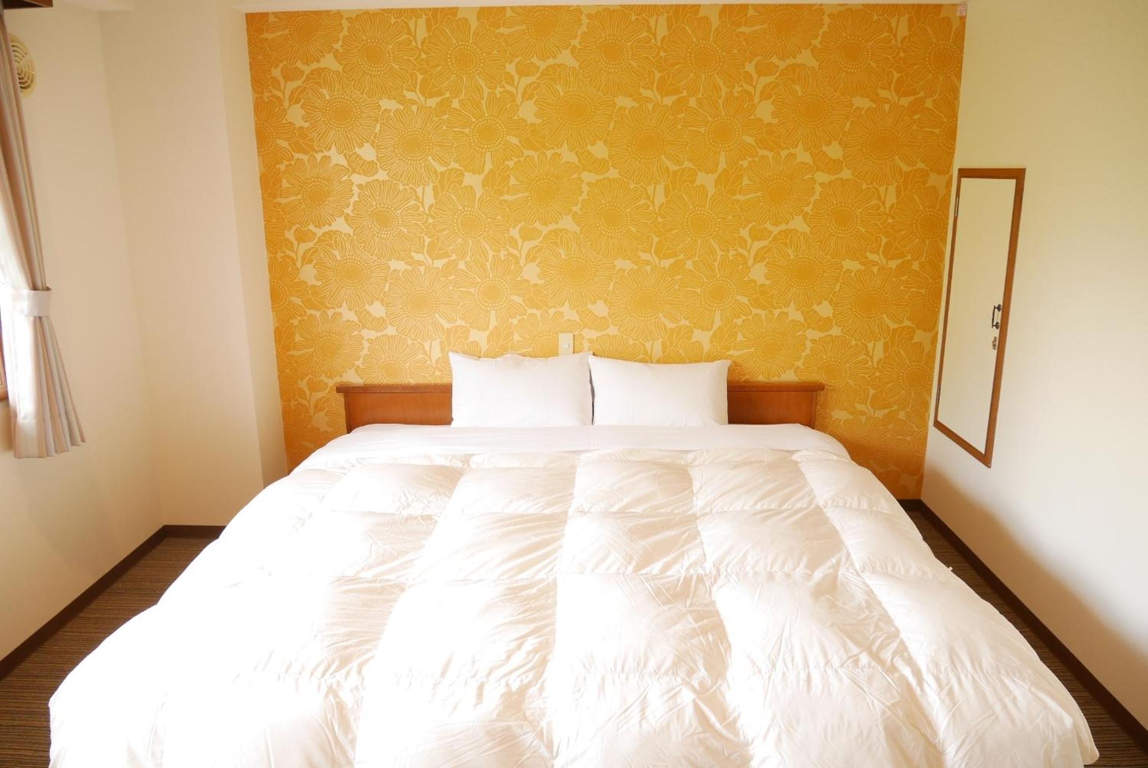 Double Room with Private Toilet - Photo 1