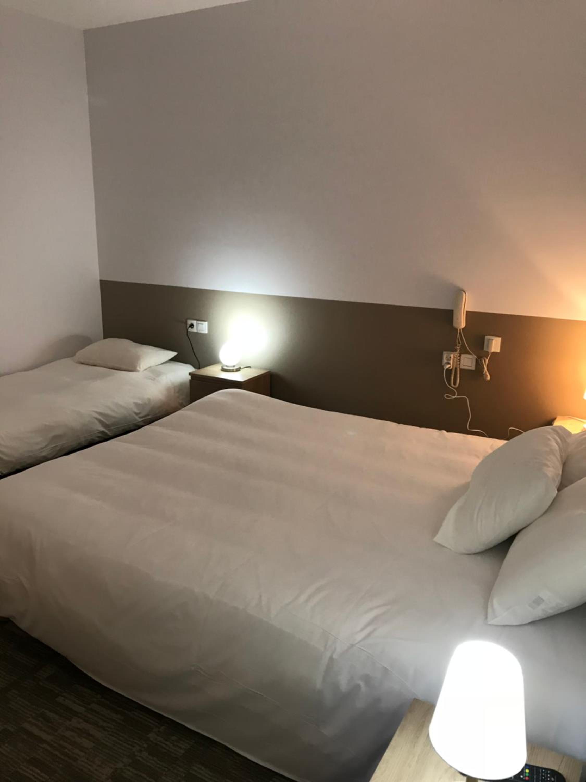Quadruple Room with Bath - Photo 1