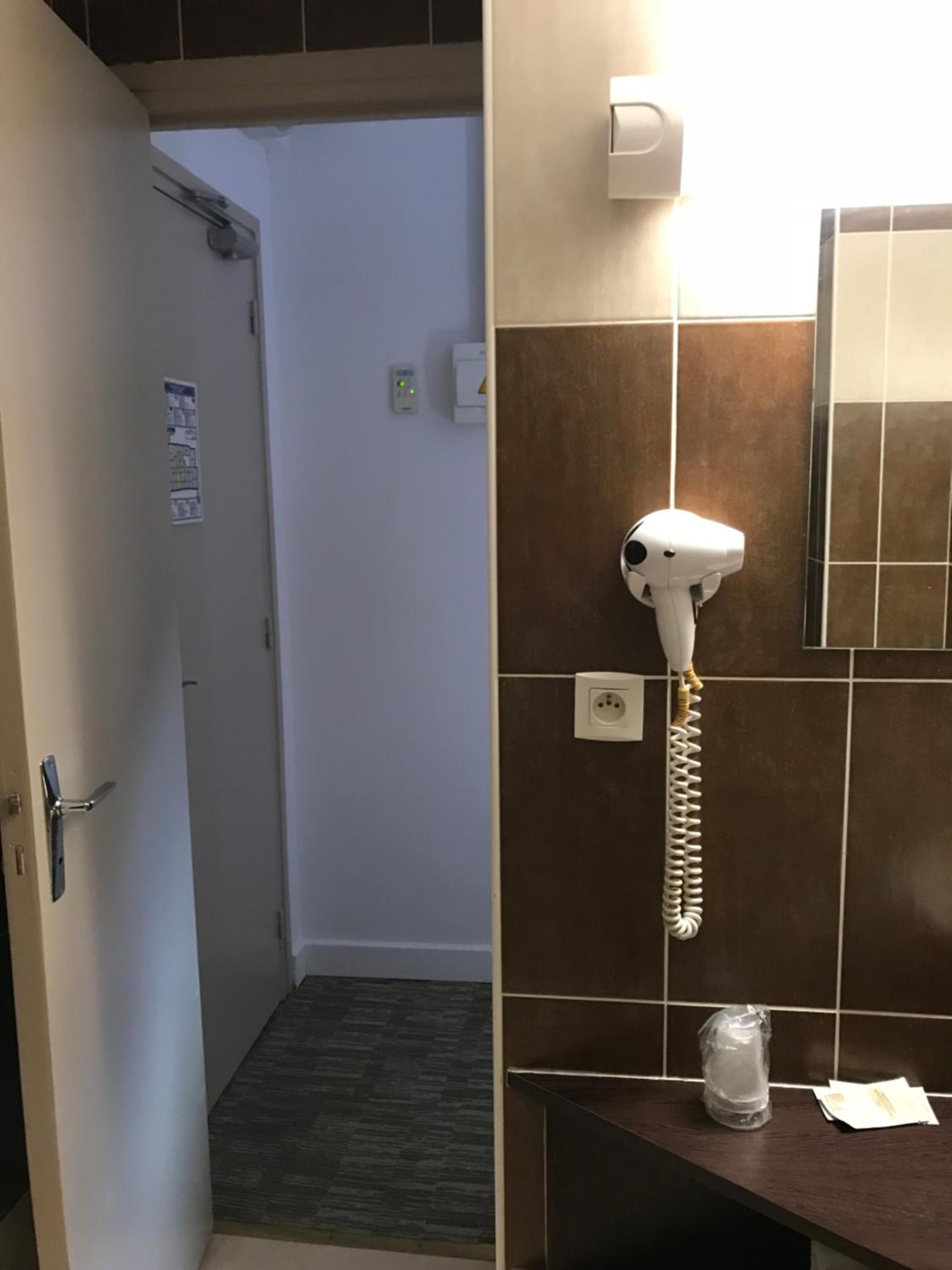 Quadruple Room with Bath - Photo 3