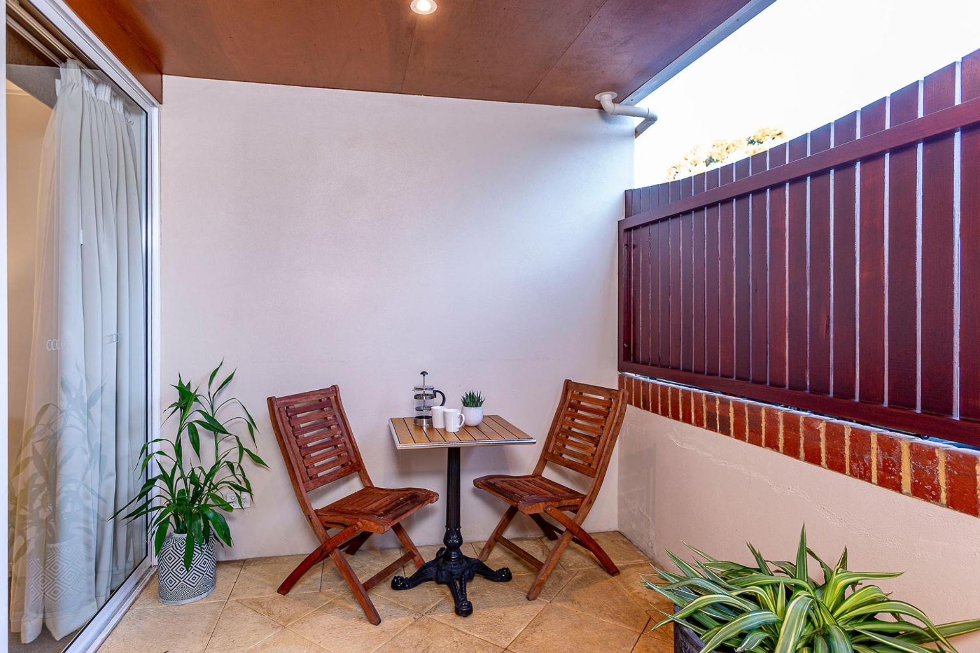 King Room with Courtyard - Ground Floor photo 3