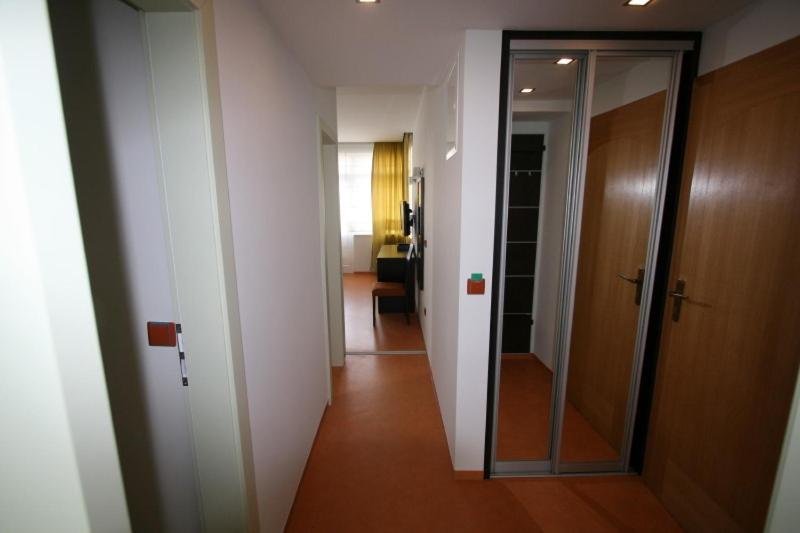 Suite with Balcony - Photo 6