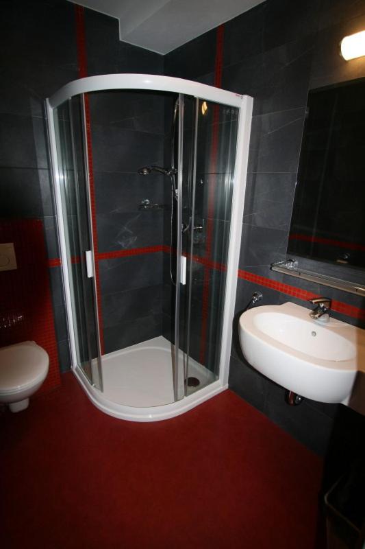 Double or Twin Room - Photo 5