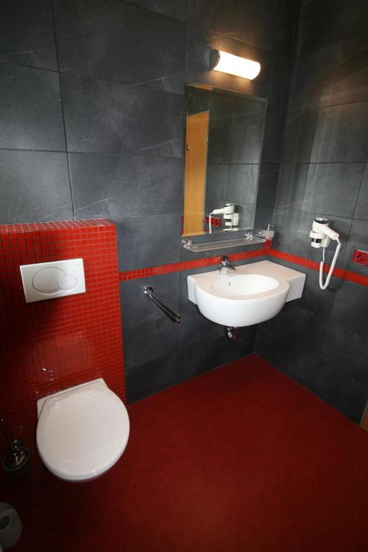 Double or Twin Room - Photo 4
