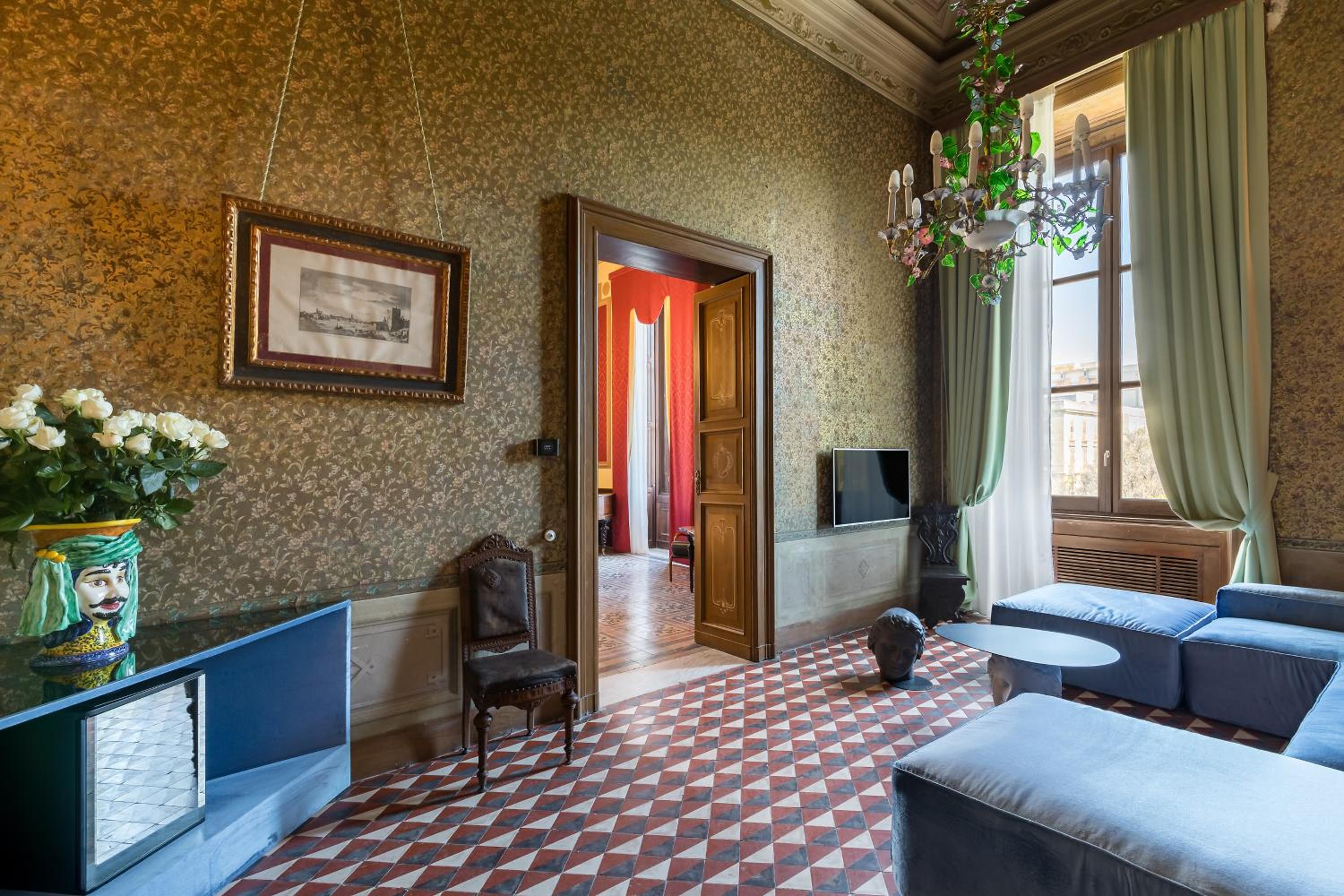 Suite - Photo 10