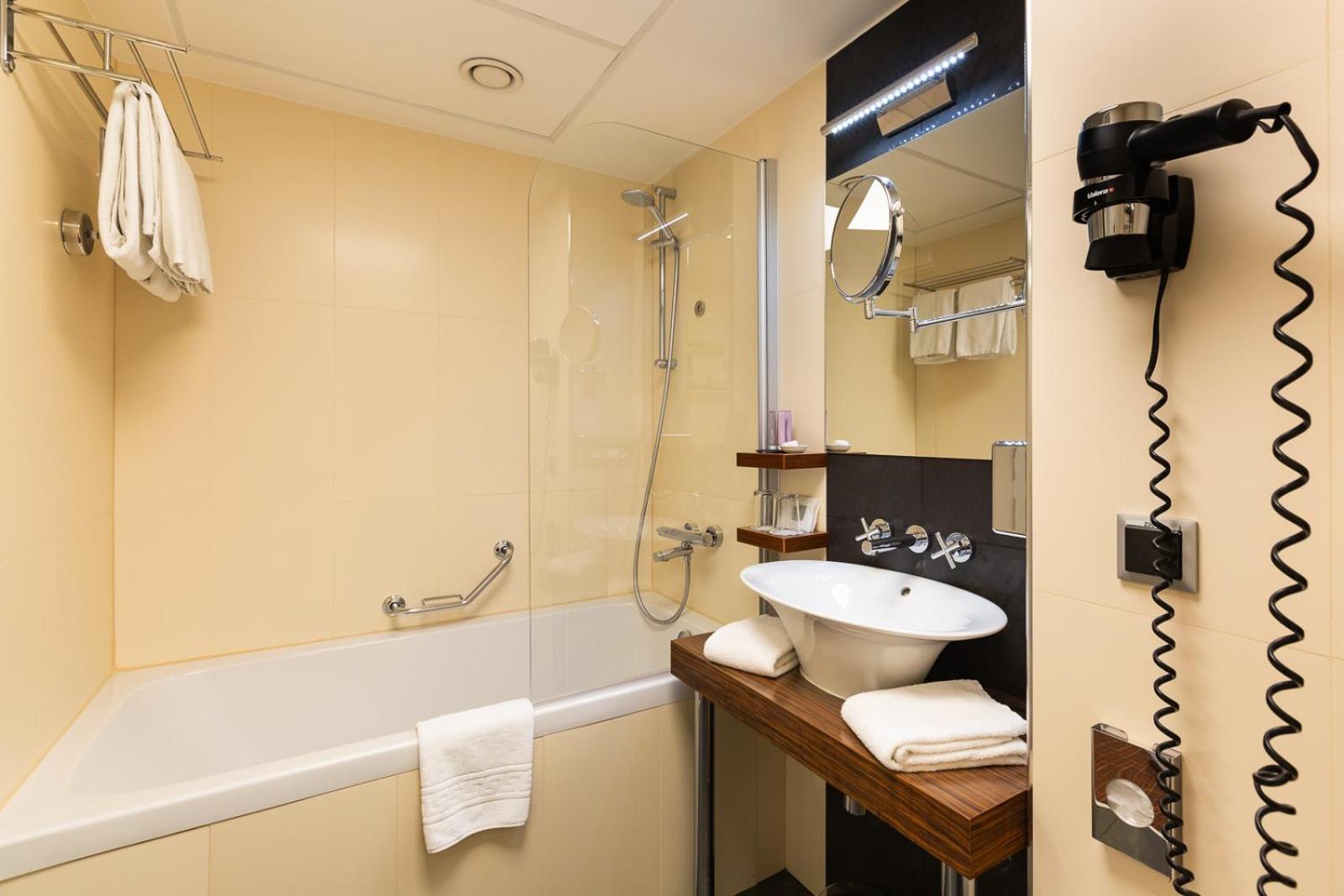 Superior Double or Twin Room - Photo 3