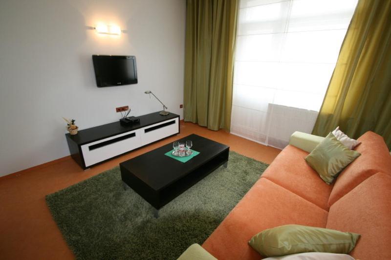 Suite with Balcony - Photo 11