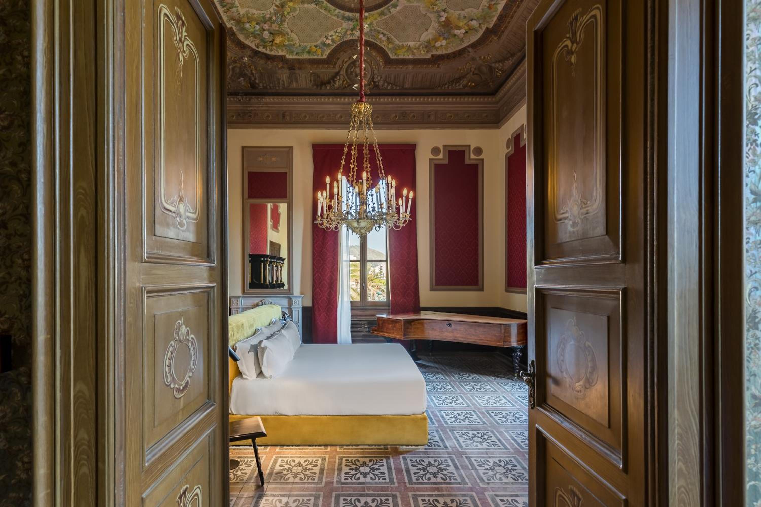 Suite - Photo 11
