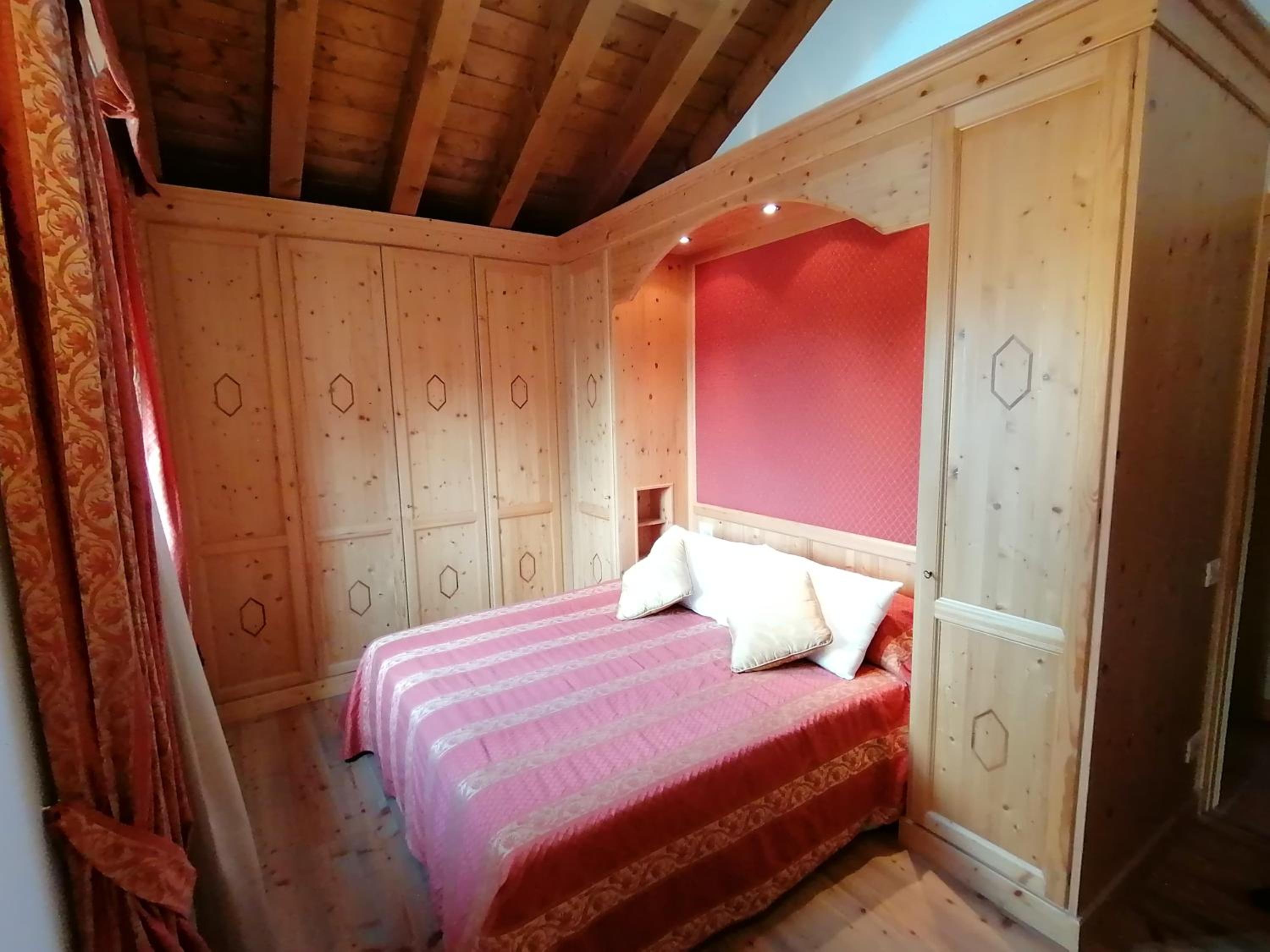 Three-Bedroom Apartment - Photo 8
