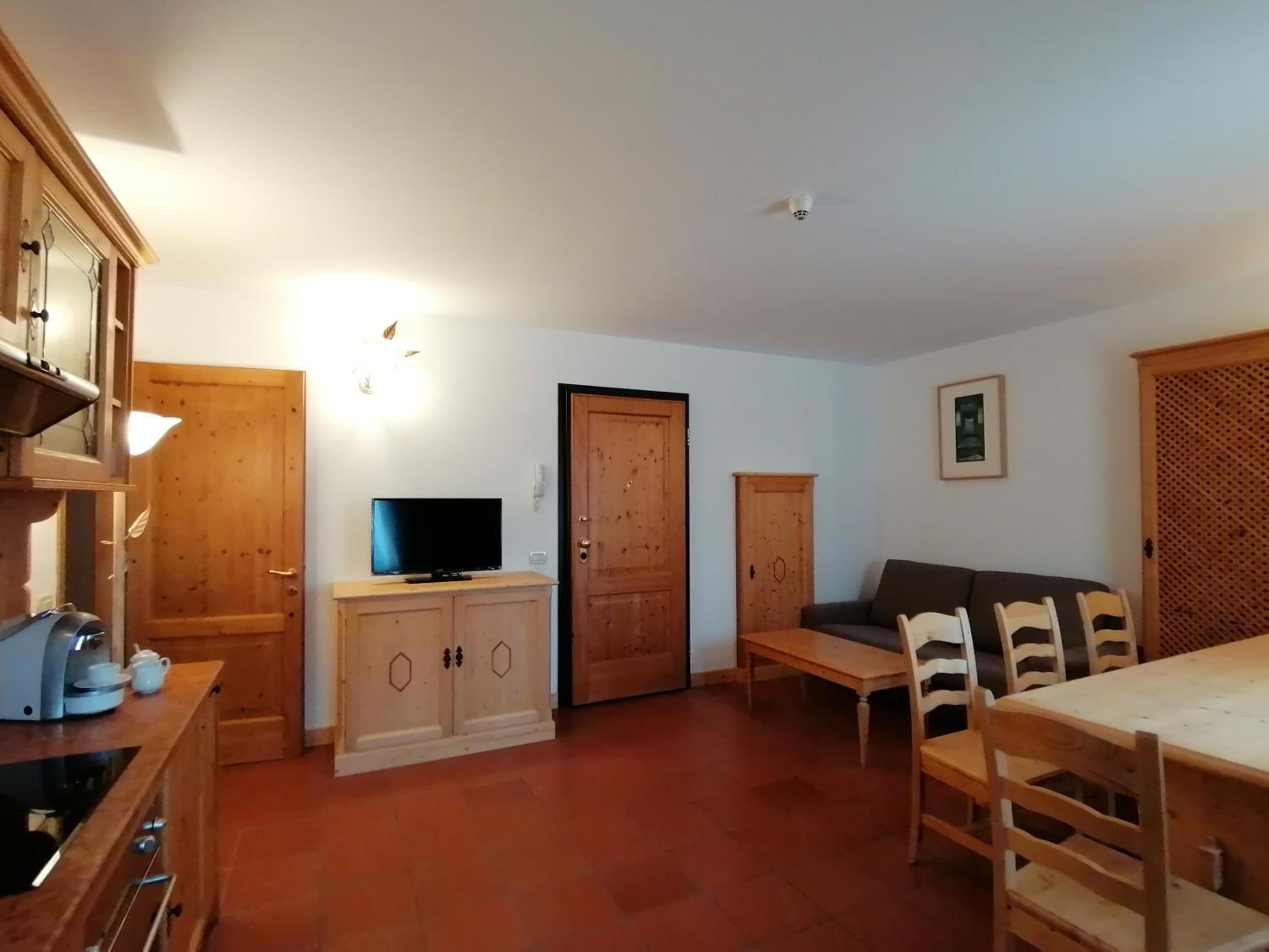 Three-Bedroom Apartment - Photo 9