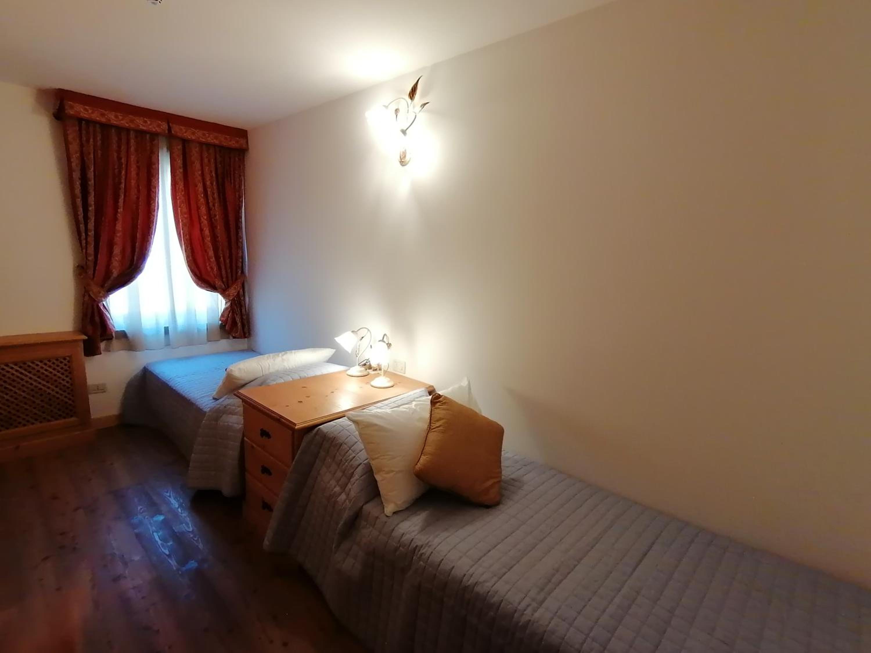 Three-Bedroom Apartment - Photo 10