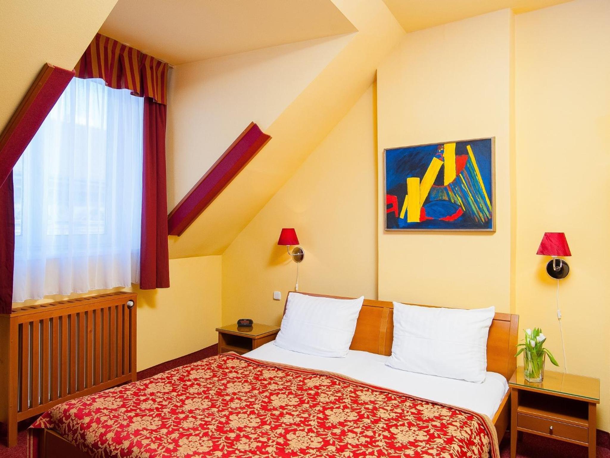 Double or Twin Room - Photo 6