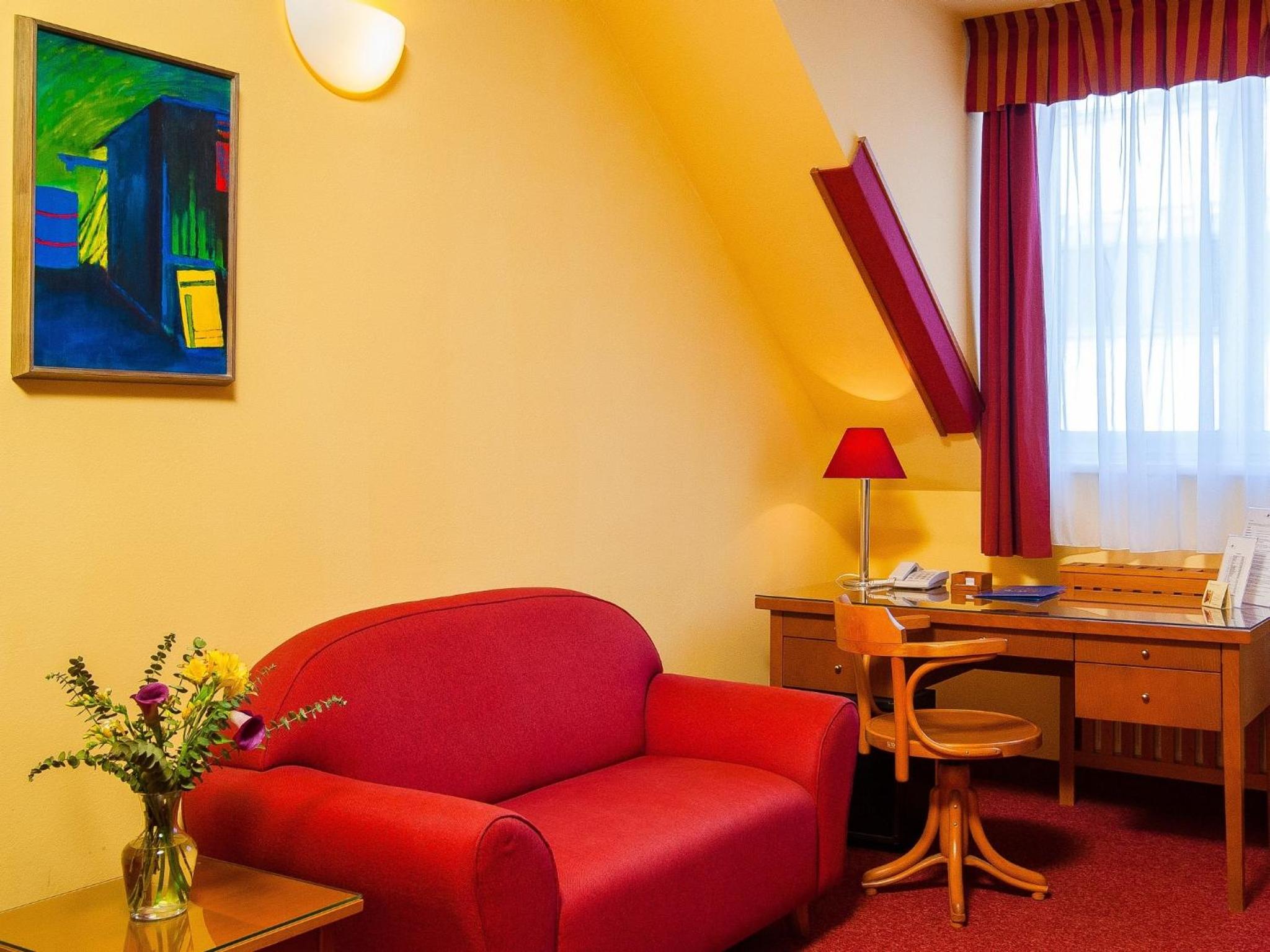 Triple Room thumbnail 5