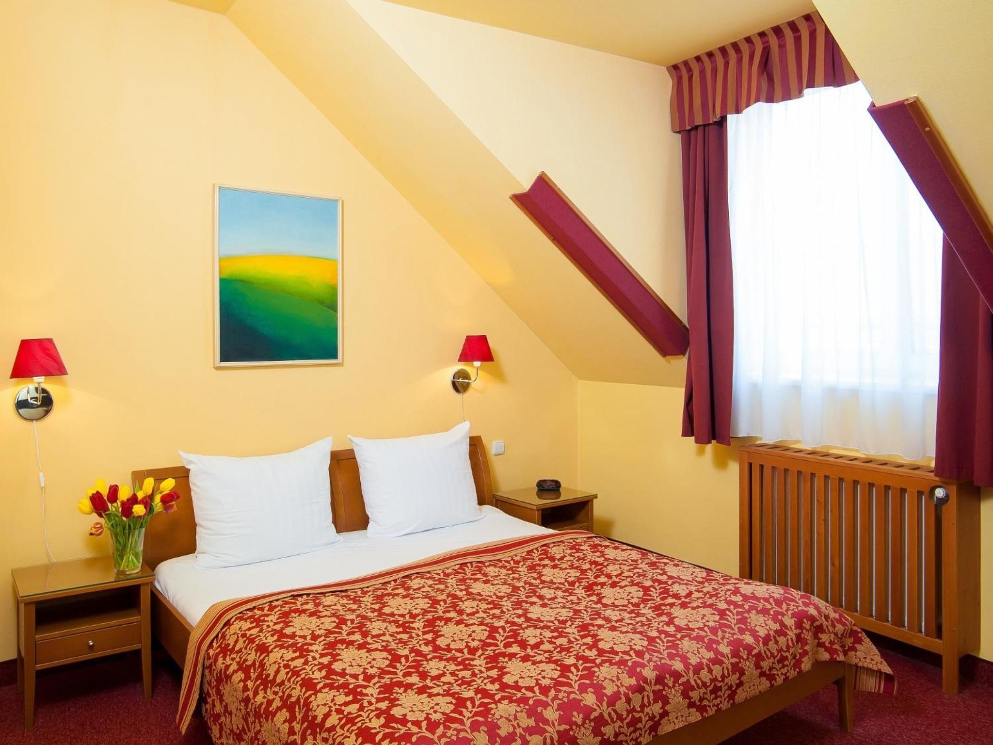 Double or Twin Room - Photo 7