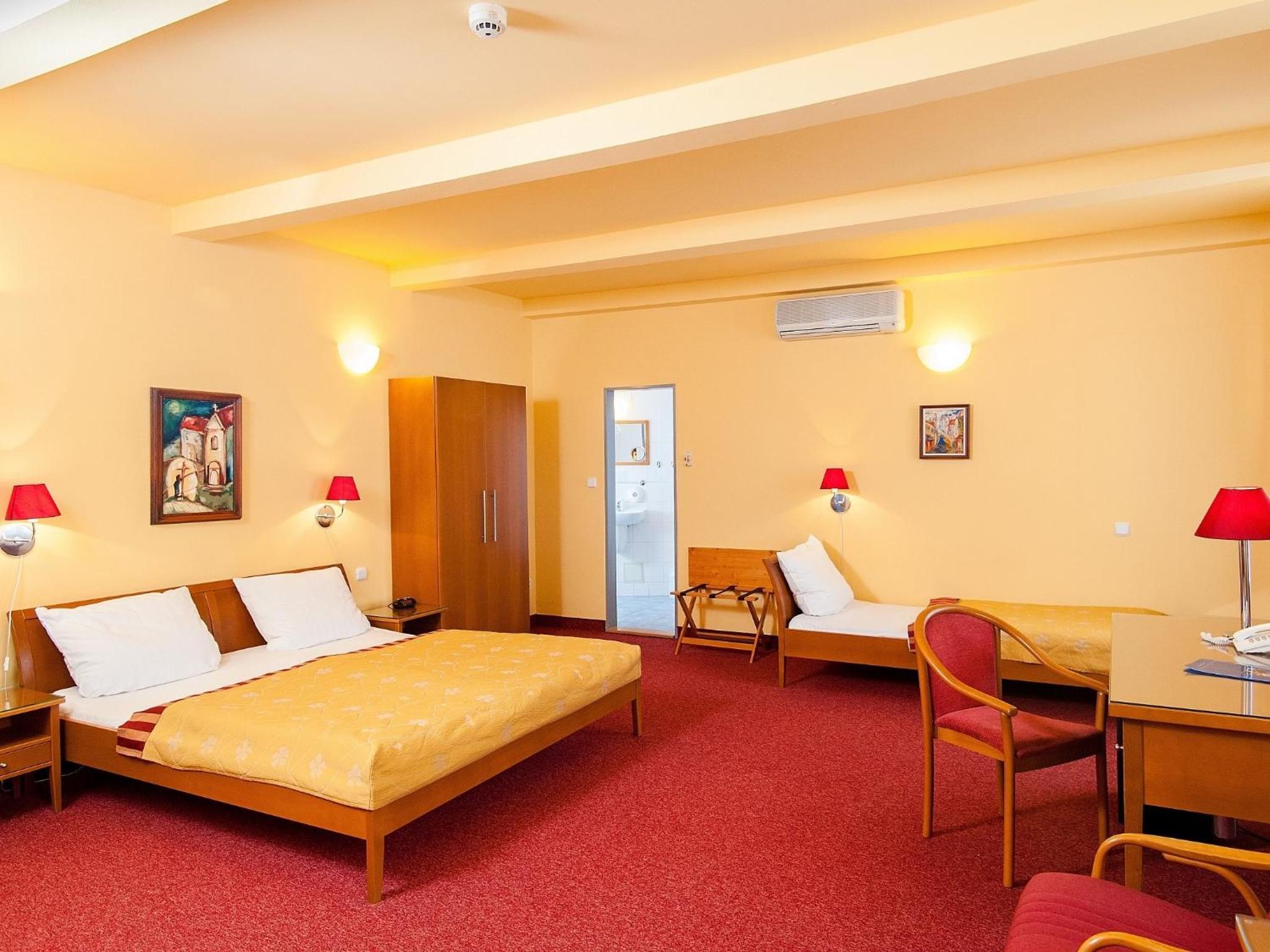 Triple Room