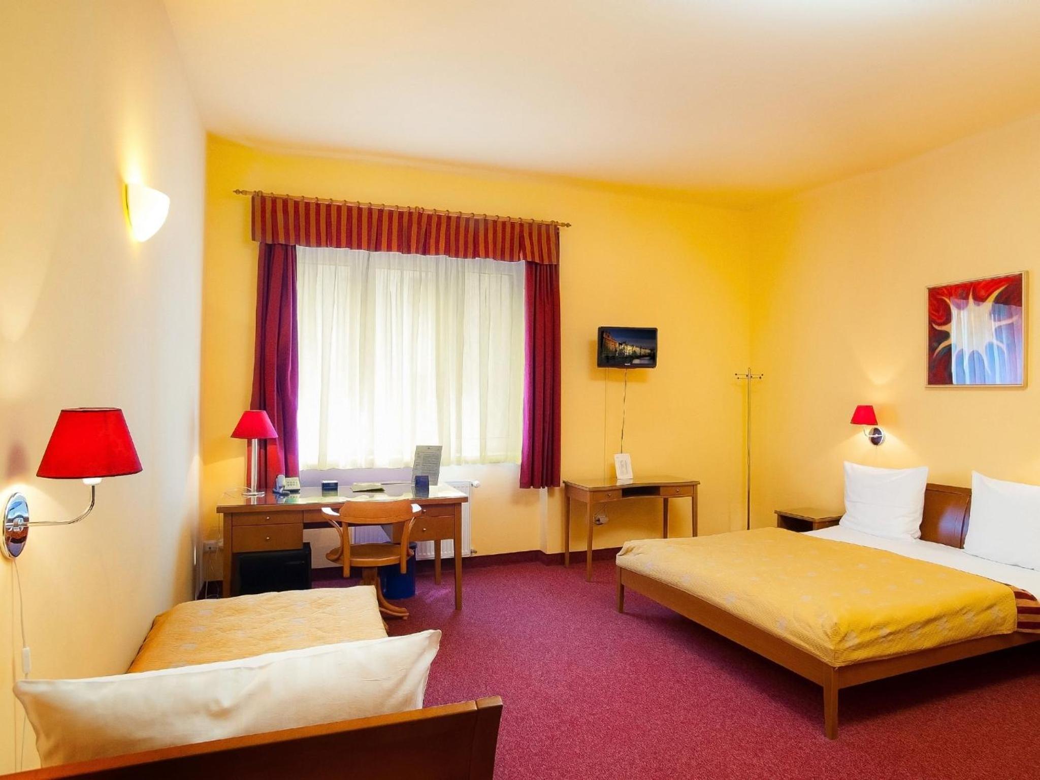 Triple Room