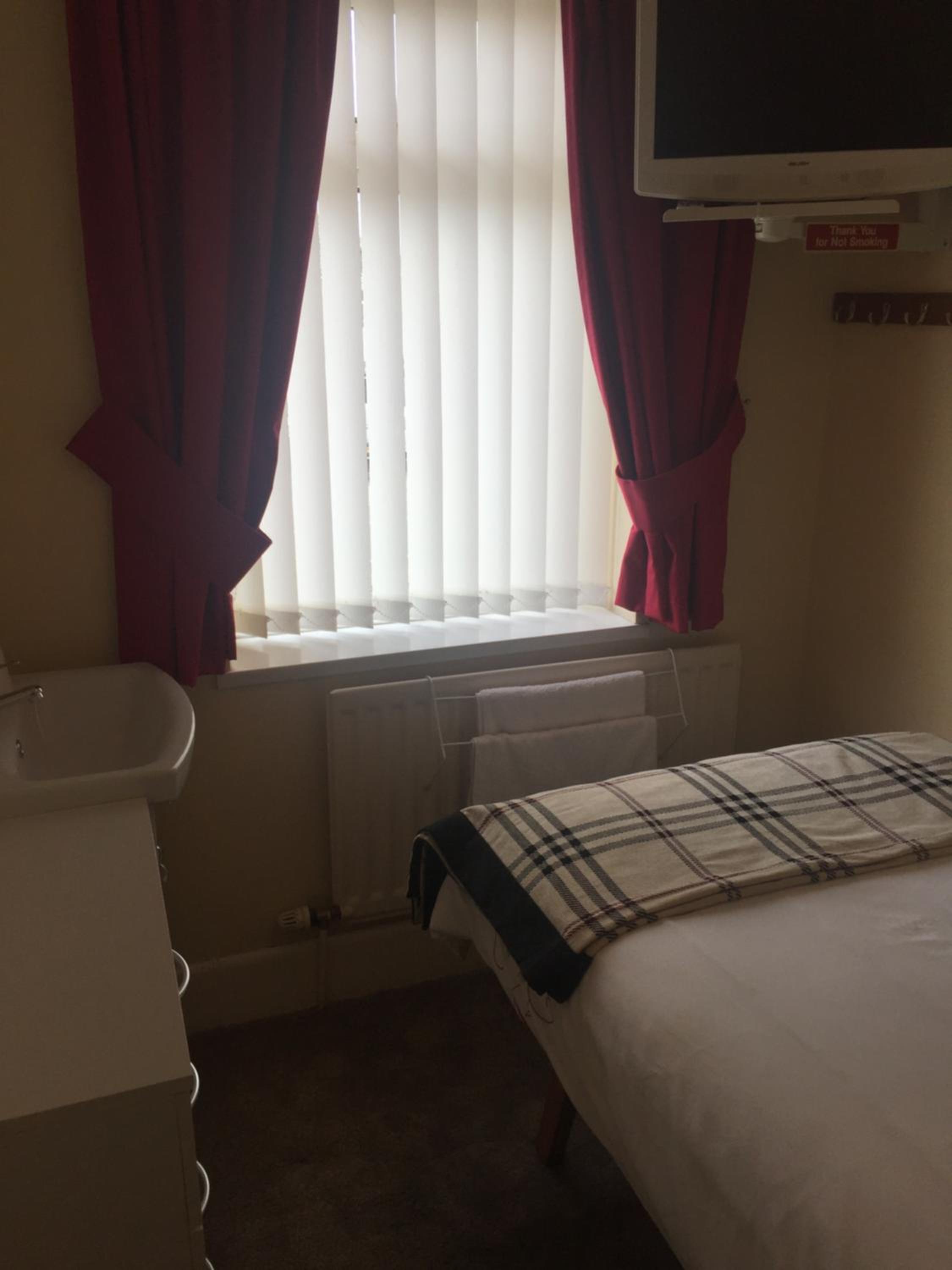 Single Room with Shared Bathroom photo 1