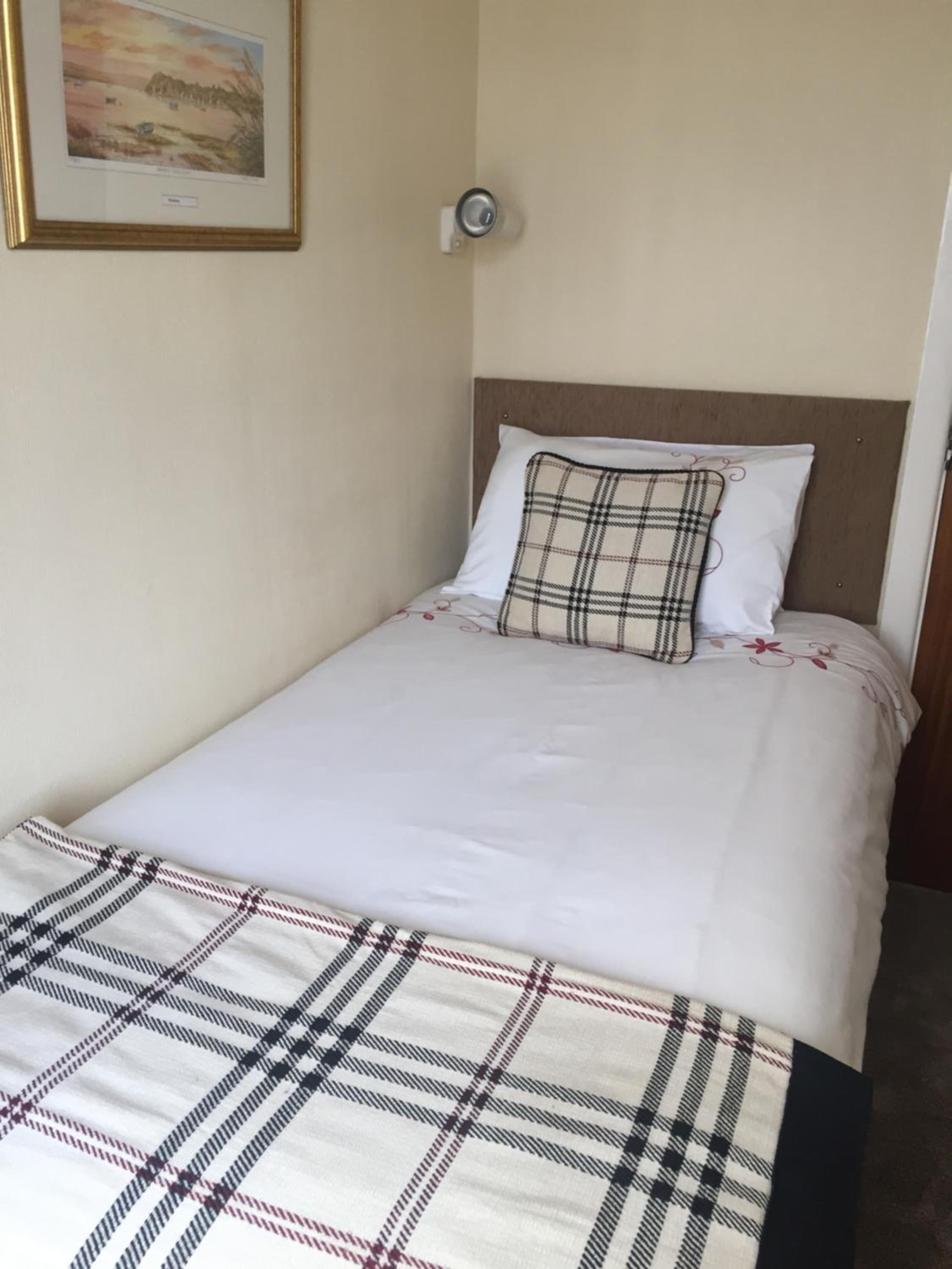 Single Room with Shared Bathroom photo 2