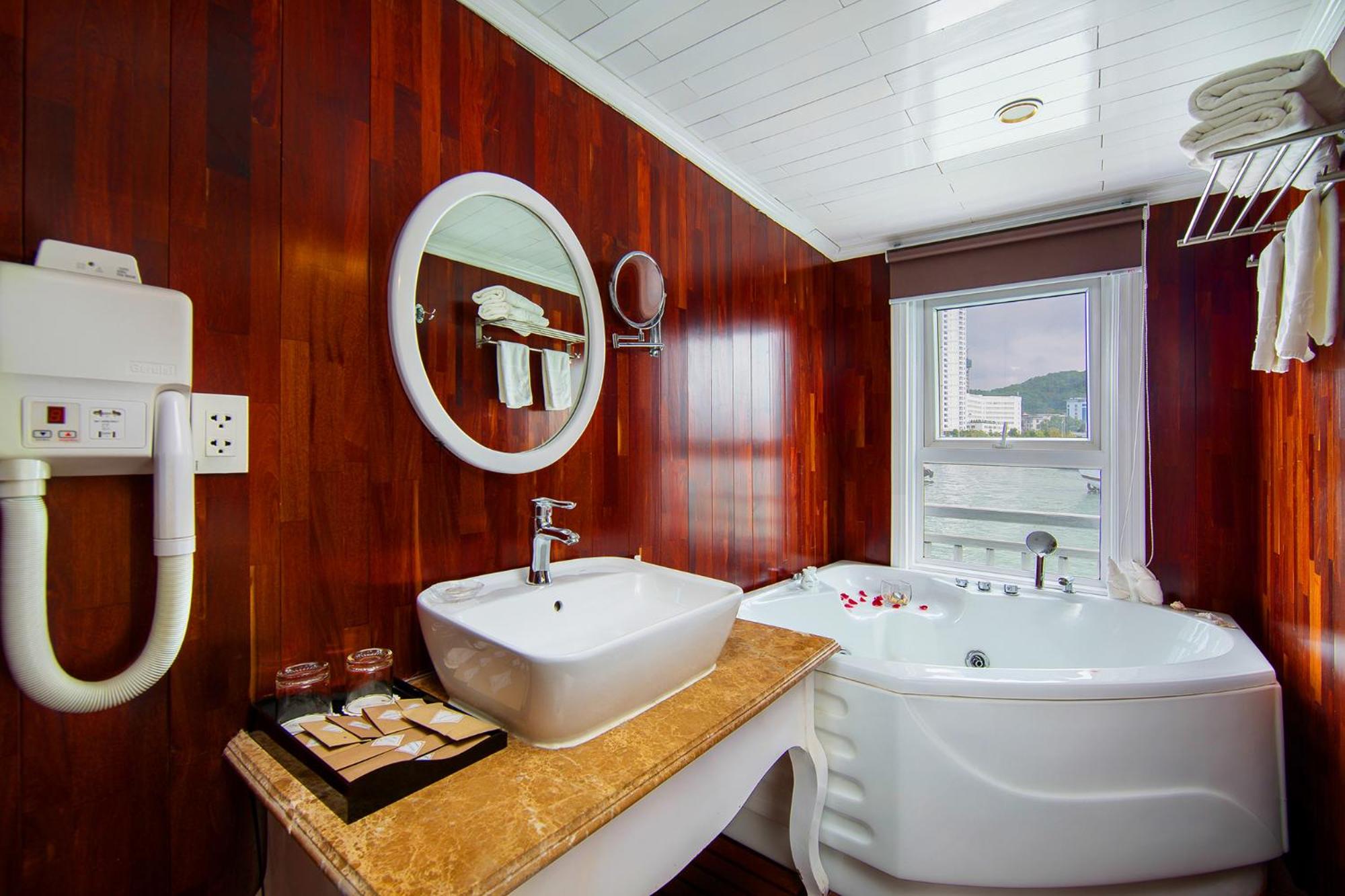 Junior Suite with Jacuzzi - 2 Days 1 Night photo 2