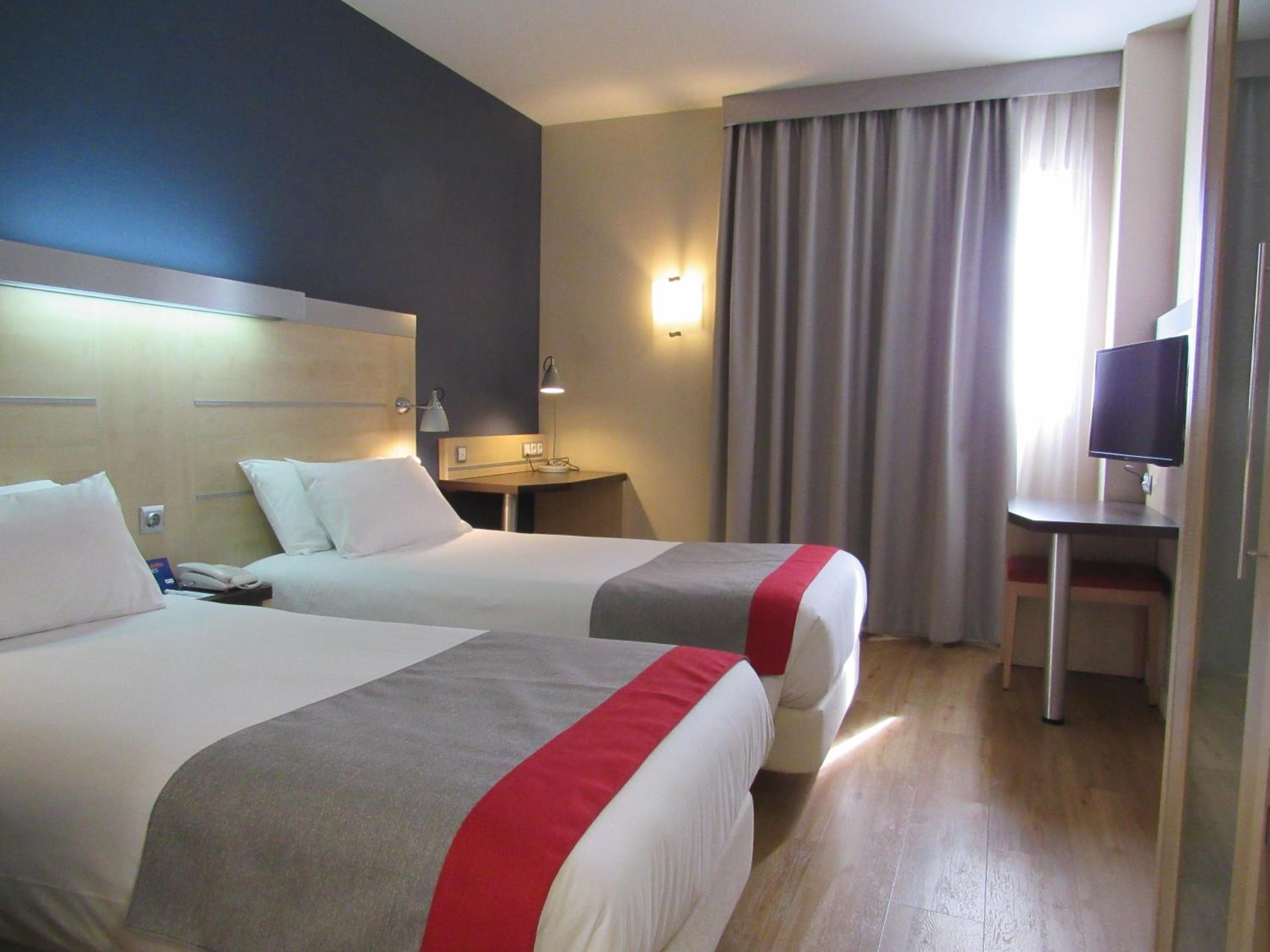 Standard Twin Room with Free Breakfast - Photo 1