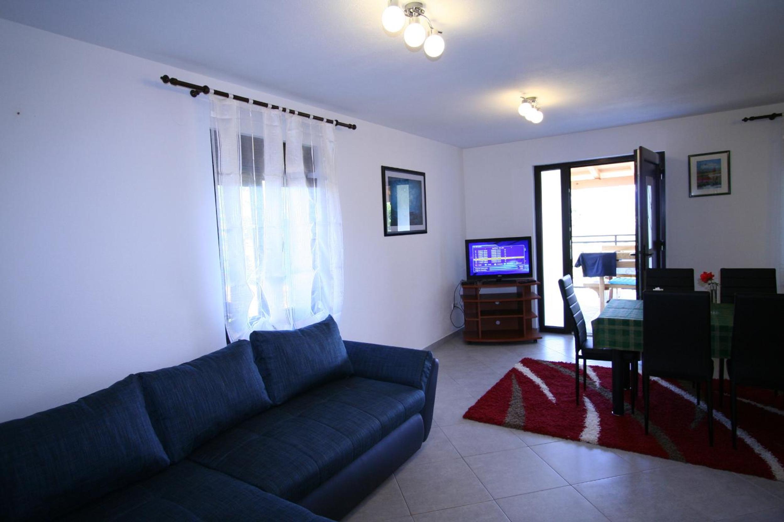 One-Bedroom Apartment with Terrace photo 1