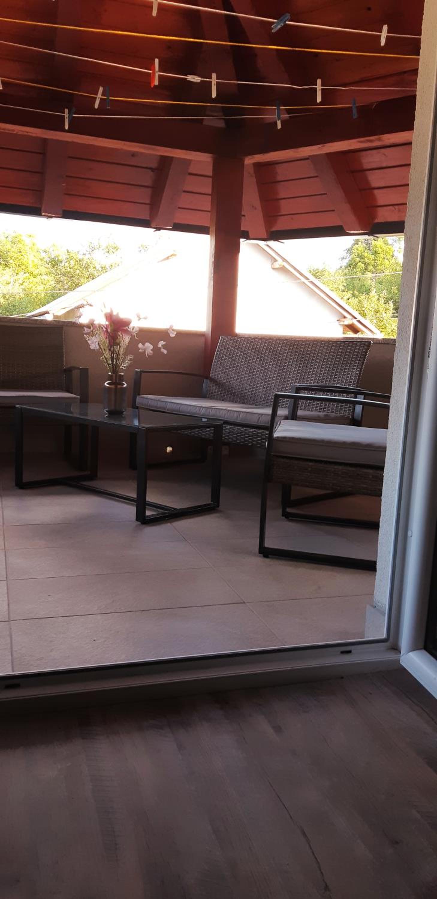 Apartment with Mountain View - Photo 8