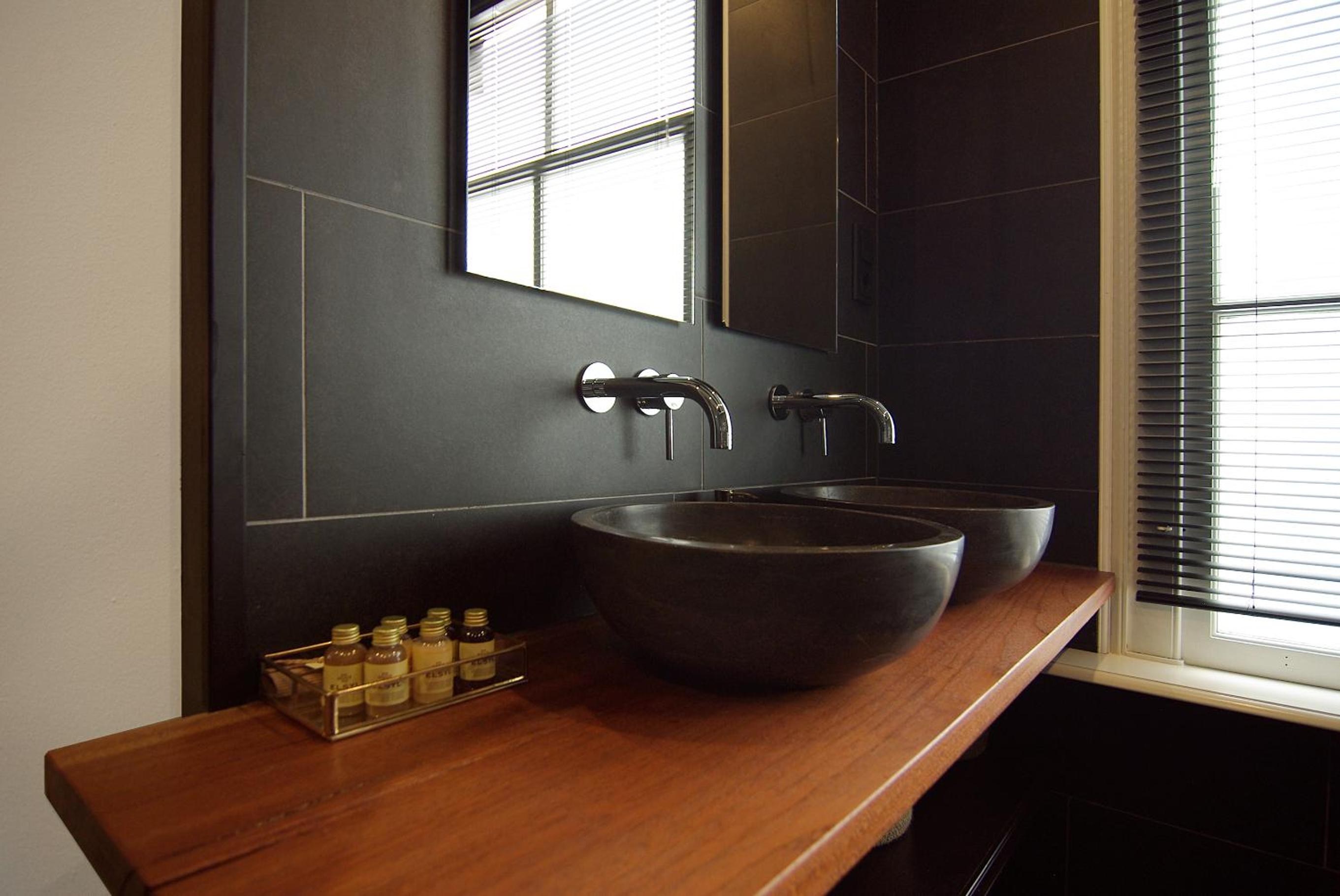 Deluxe King Suite photo 2