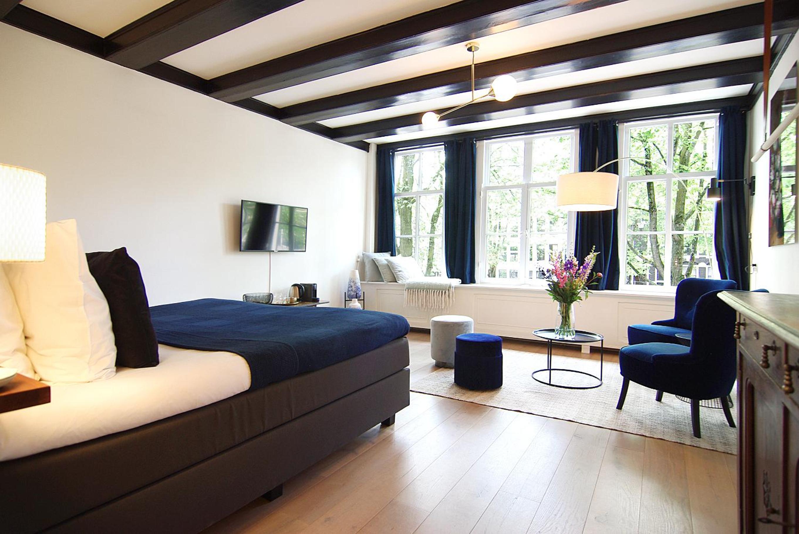 Deluxe King Suite photo 3