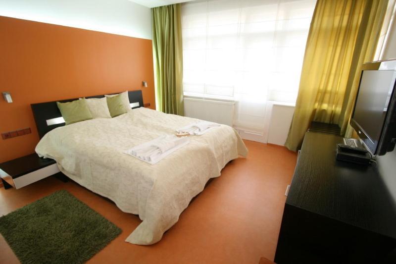 Suite with Balcony - Photo 14