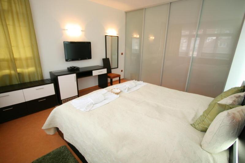 Suite with Balcony - Photo 5