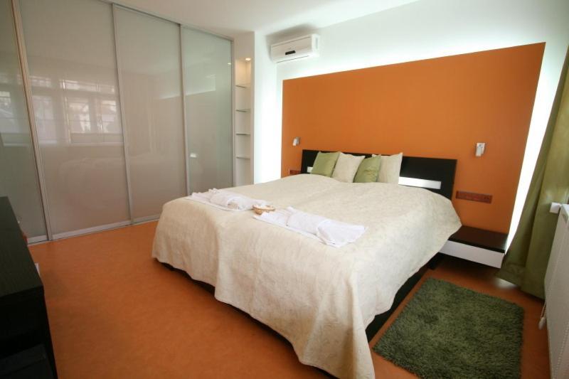 Suite with Balcony - Photo 4