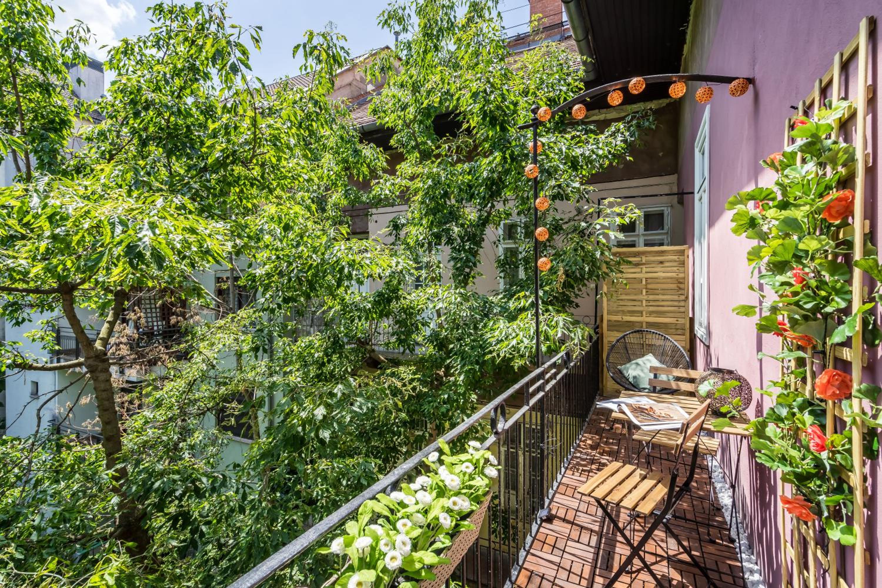 Apartment with Balcony - Photo 22