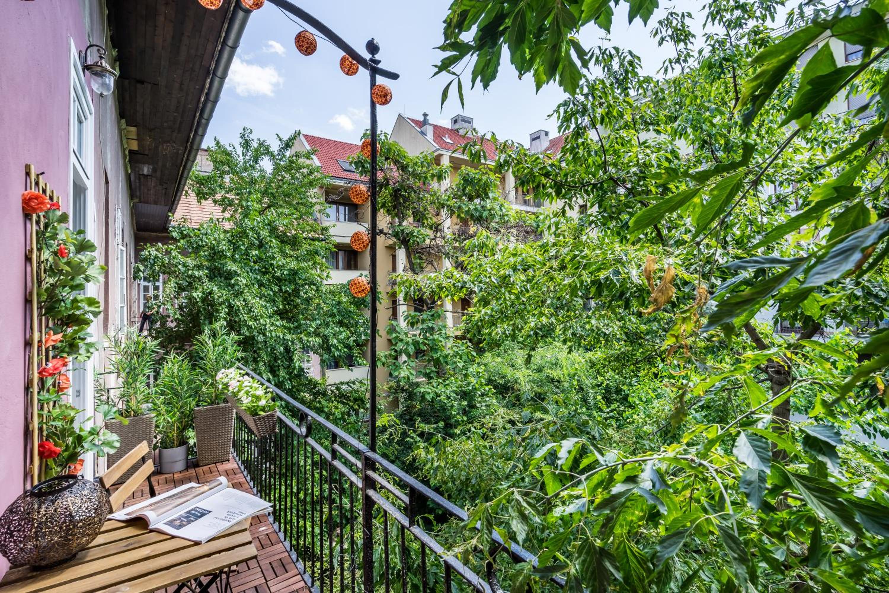 Apartment with Balcony - Photo 17