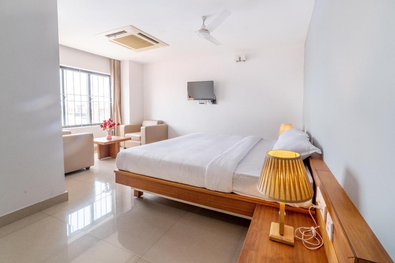 Deluxe King Room - Photo 1