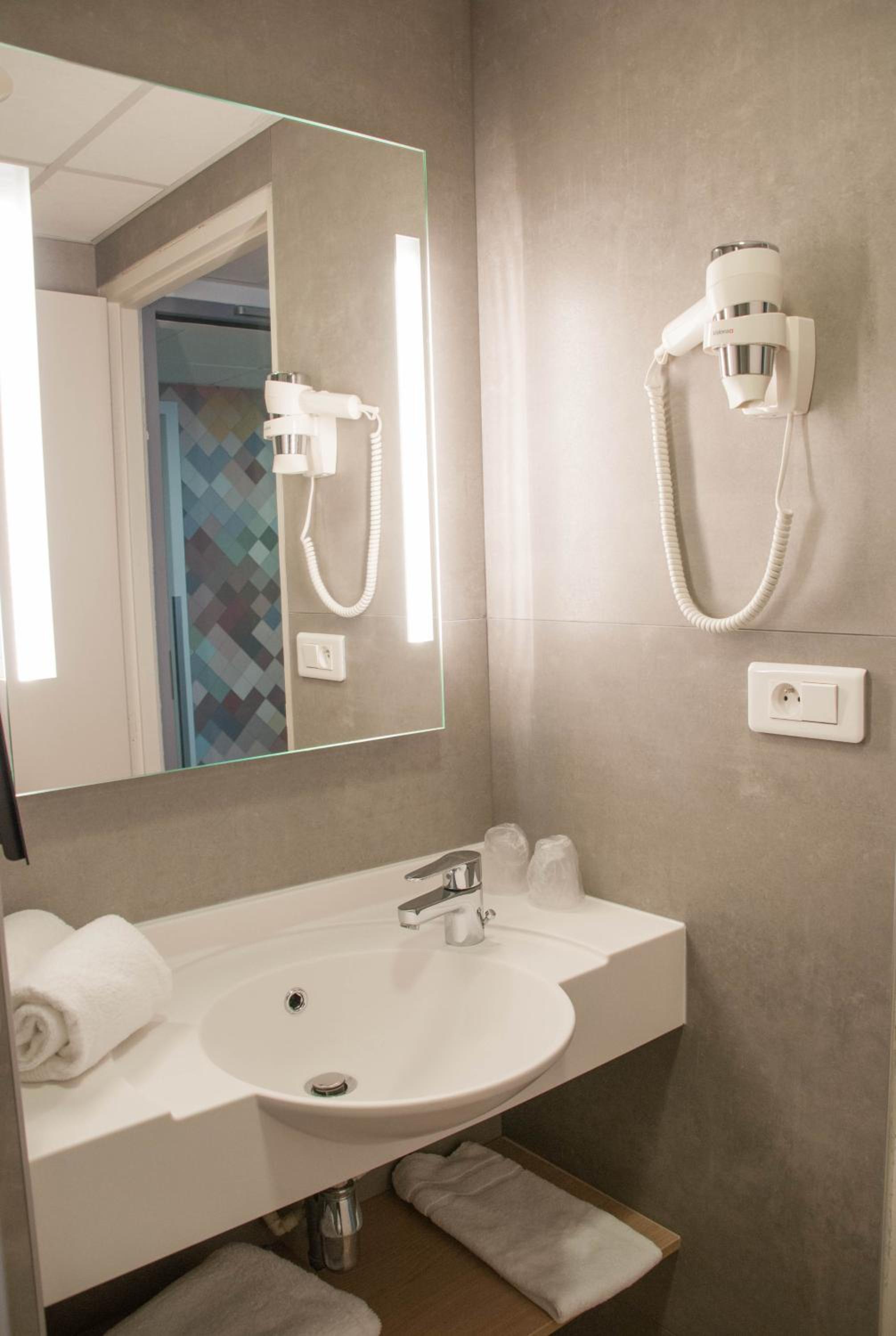 Standard Twin Room photo 2