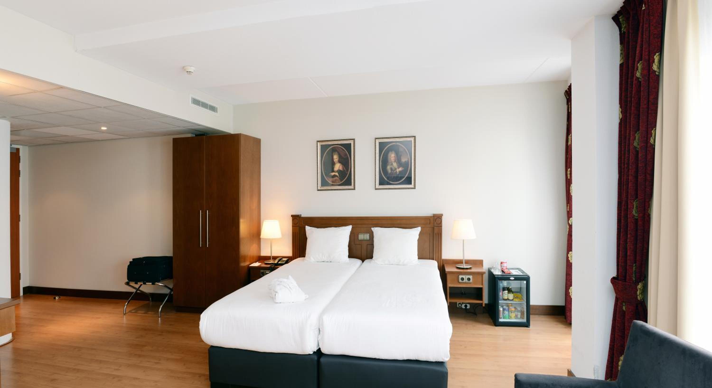 Executive Room - Photo 1